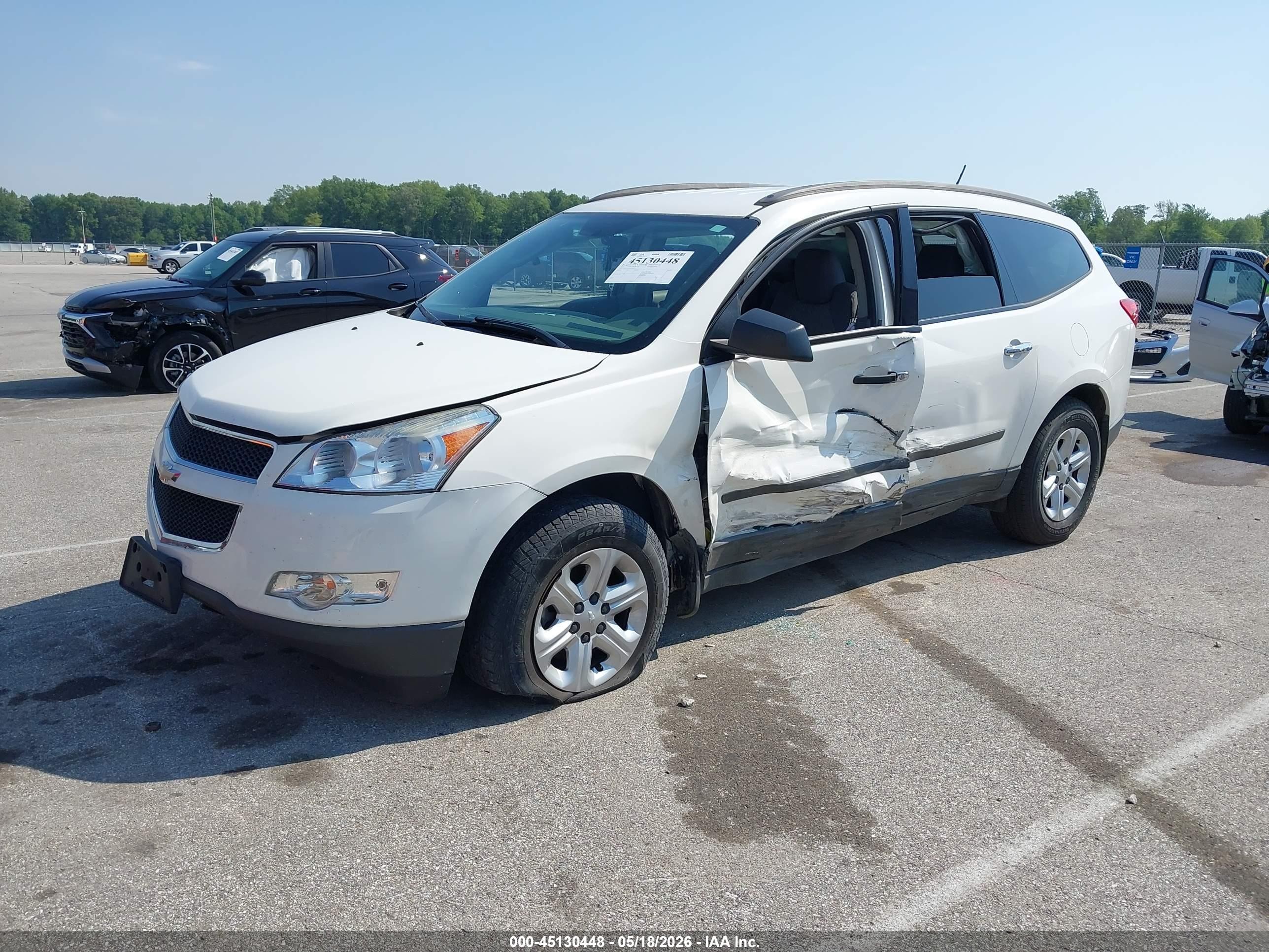 2012 Chevrolet Traverse Ls White vin: 1GNKREED2CJ366717