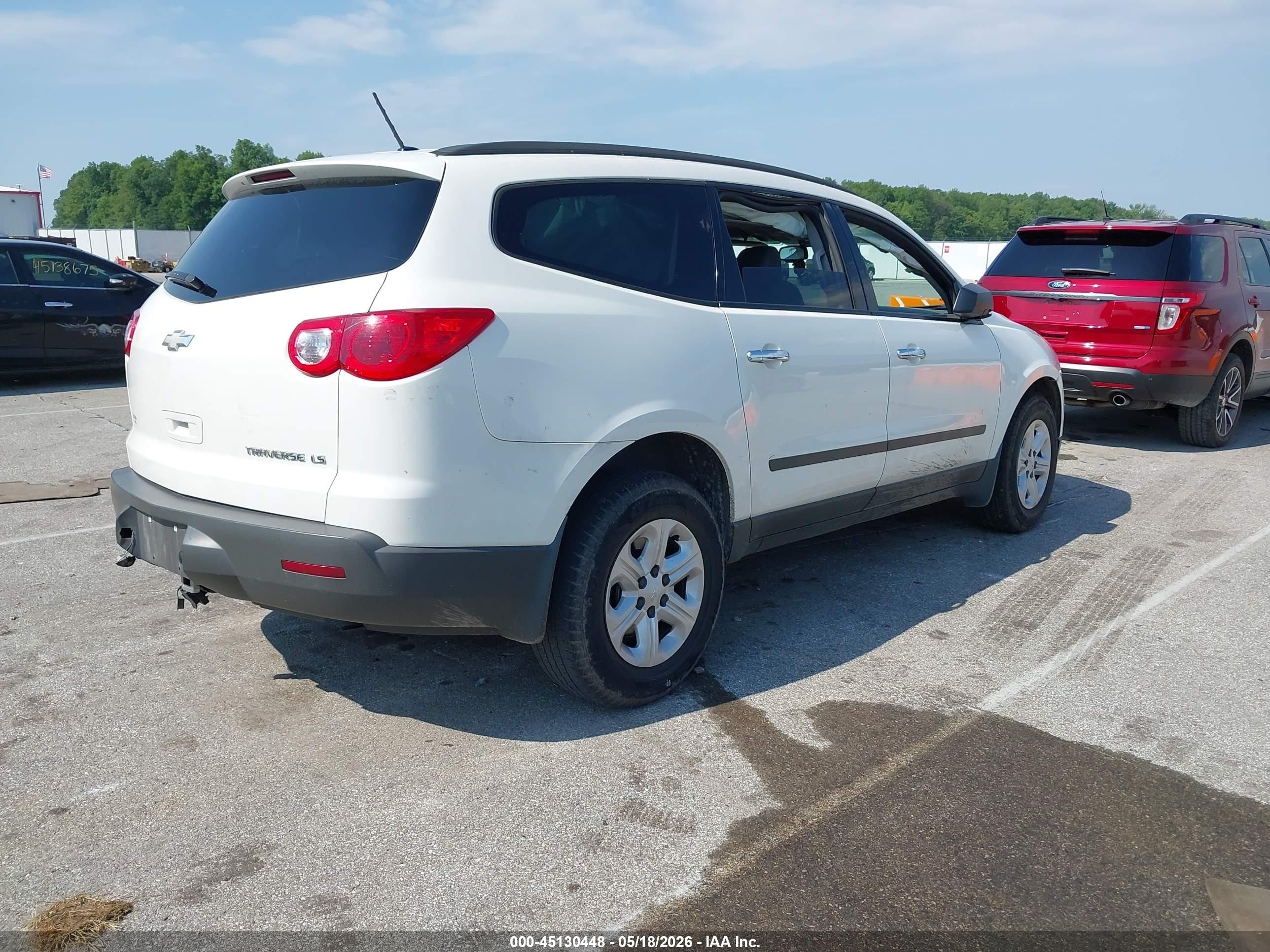 2012 Chevrolet Traverse Ls White vin: 1GNKREED2CJ366717