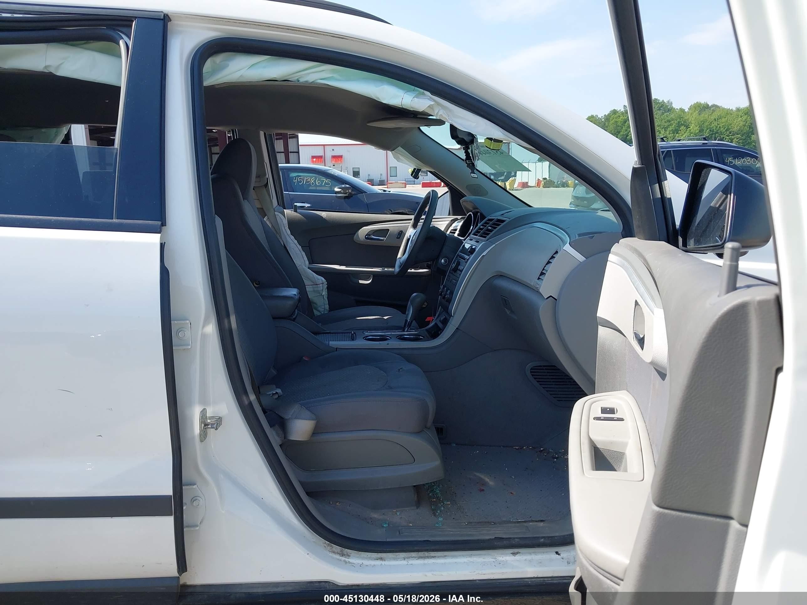 2012 Chevrolet Traverse Ls White vin: 1GNKREED2CJ366717