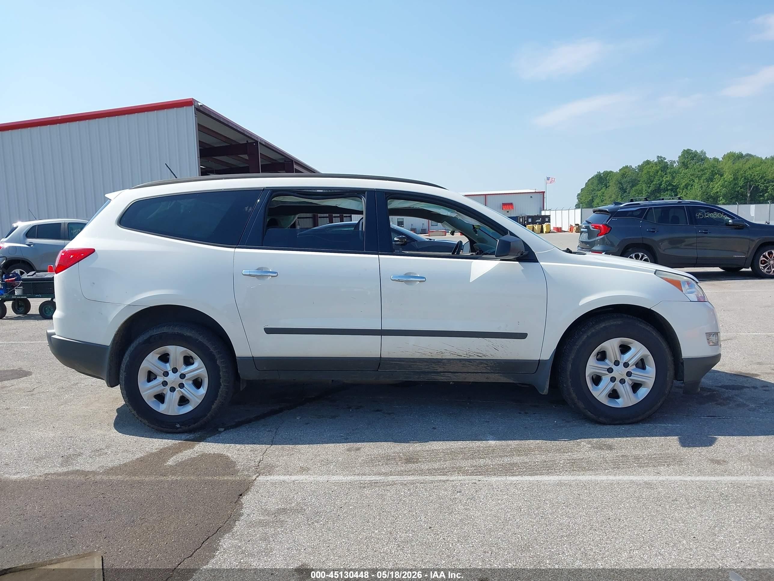 2012 Chevrolet Traverse Ls White vin: 1GNKREED2CJ366717