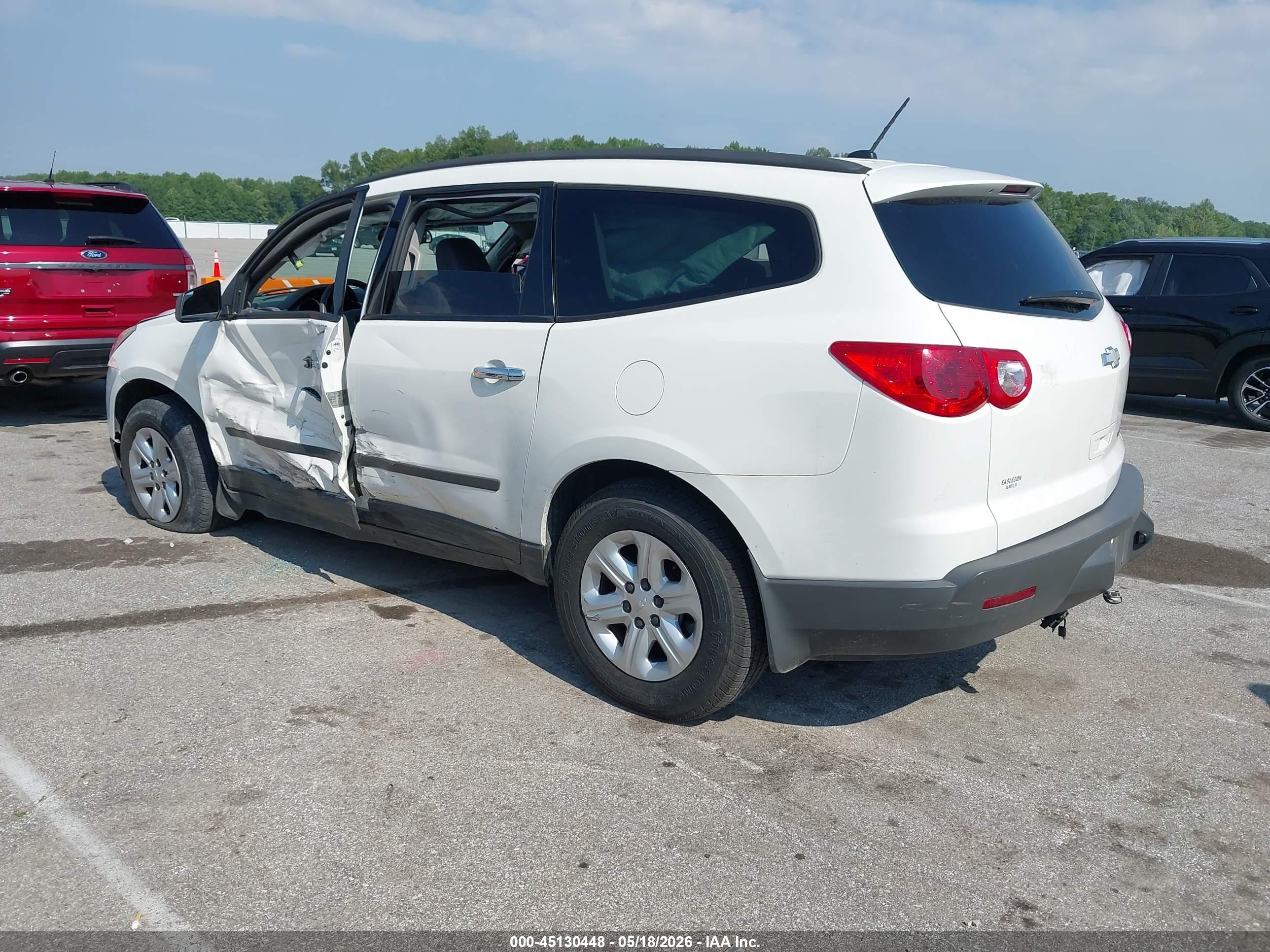 2012 Chevrolet Traverse Ls White vin: 1GNKREED2CJ366717