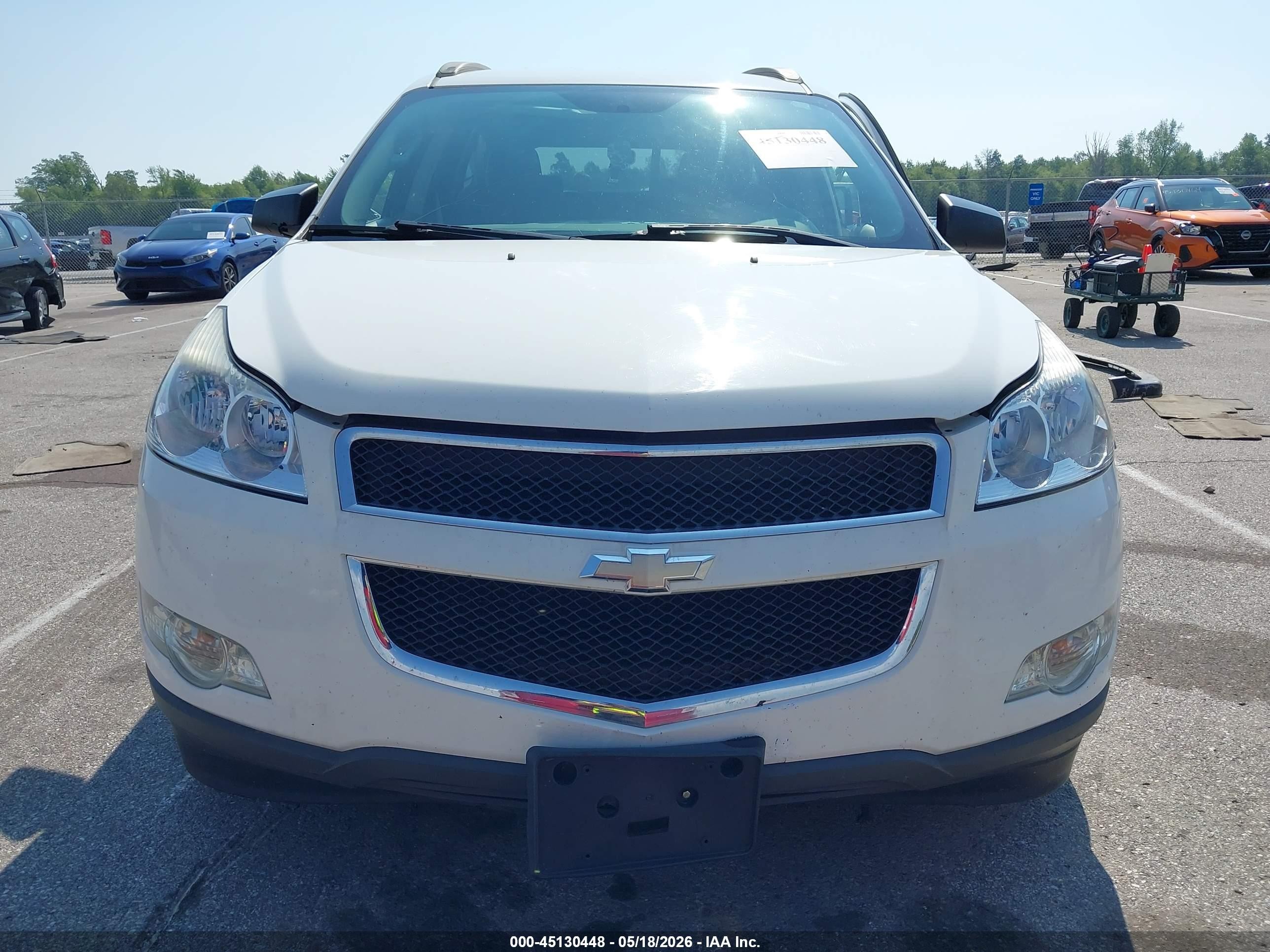 2012 Chevrolet Traverse Ls White vin: 1GNKREED2CJ366717