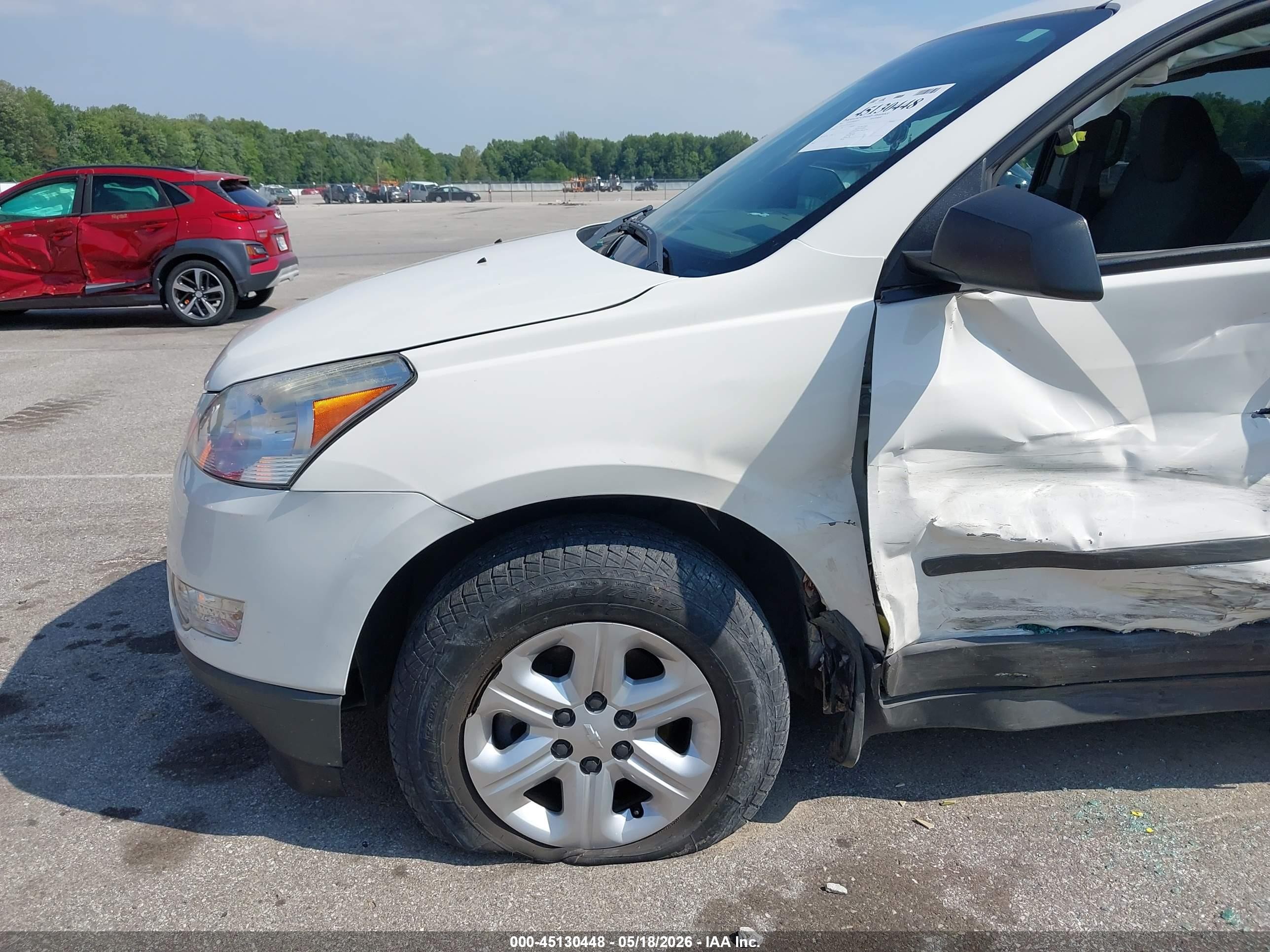 2012 Chevrolet Traverse Ls White vin: 1GNKREED2CJ366717