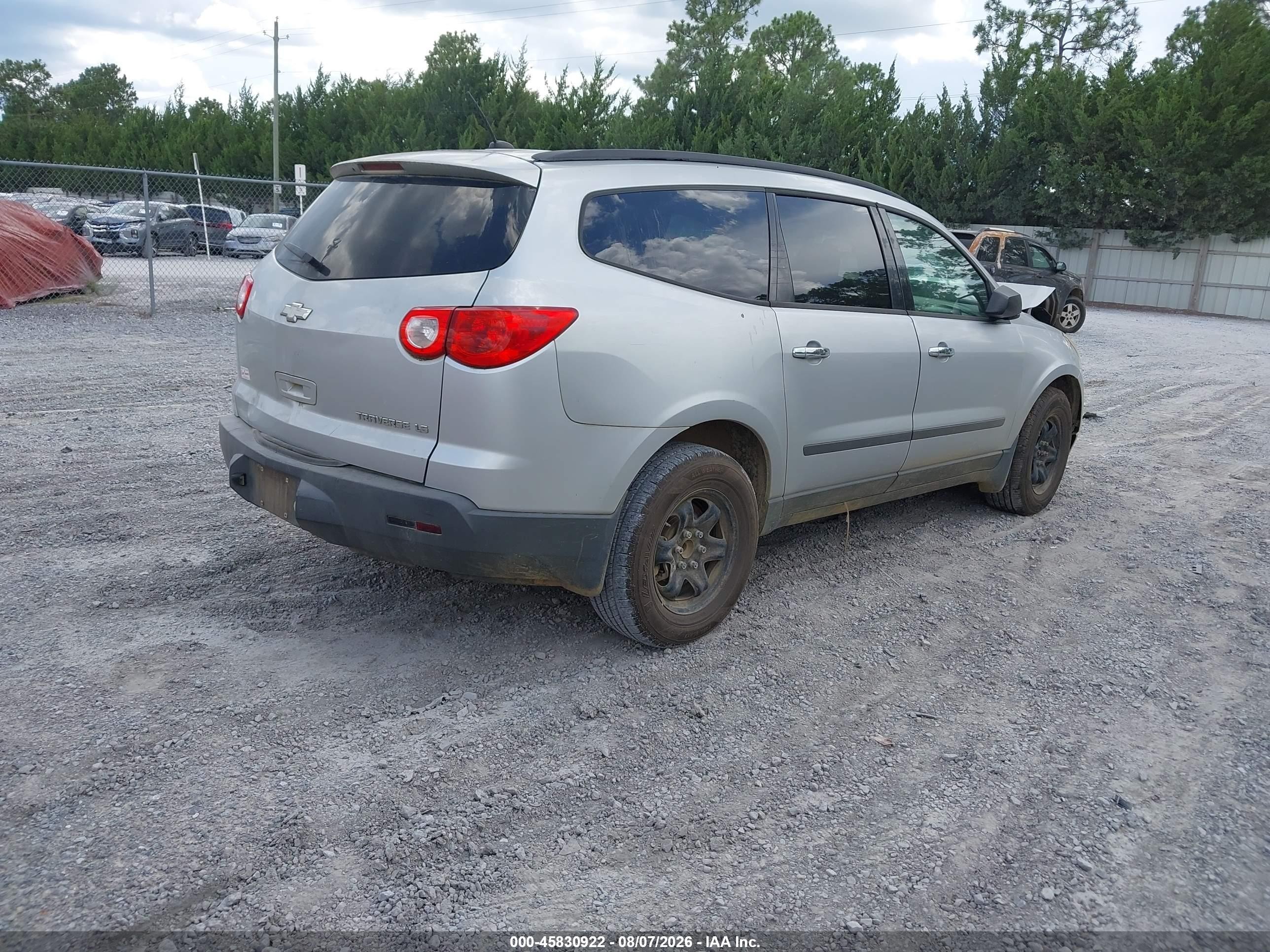 2011 Chevrolet Traverse Ls Silver vin: 1GNKREED3BJ130320