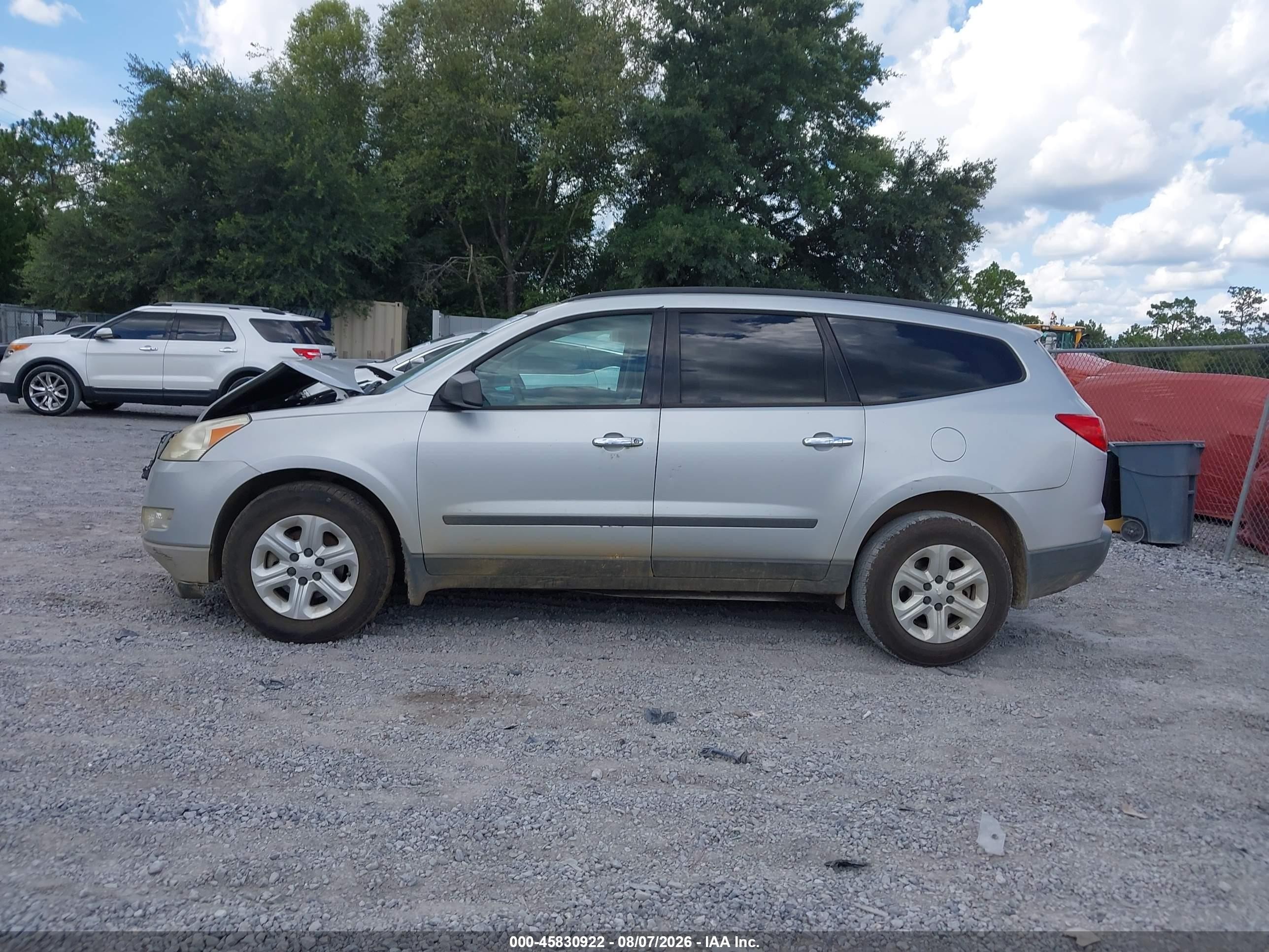 2011 Chevrolet Traverse Ls Silver vin: 1GNKREED3BJ130320