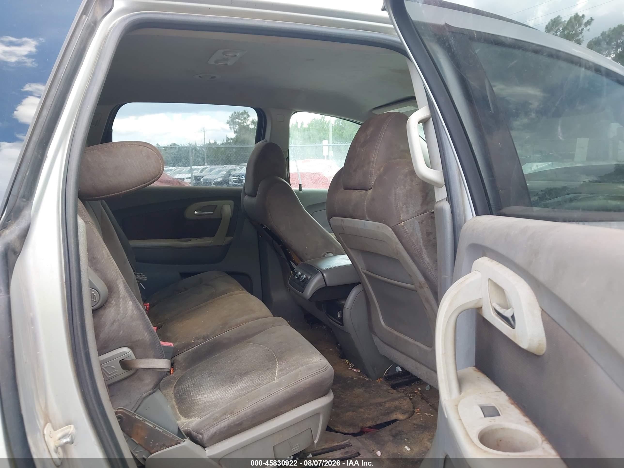 2011 Chevrolet Traverse Ls Silver vin: 1GNKREED3BJ130320