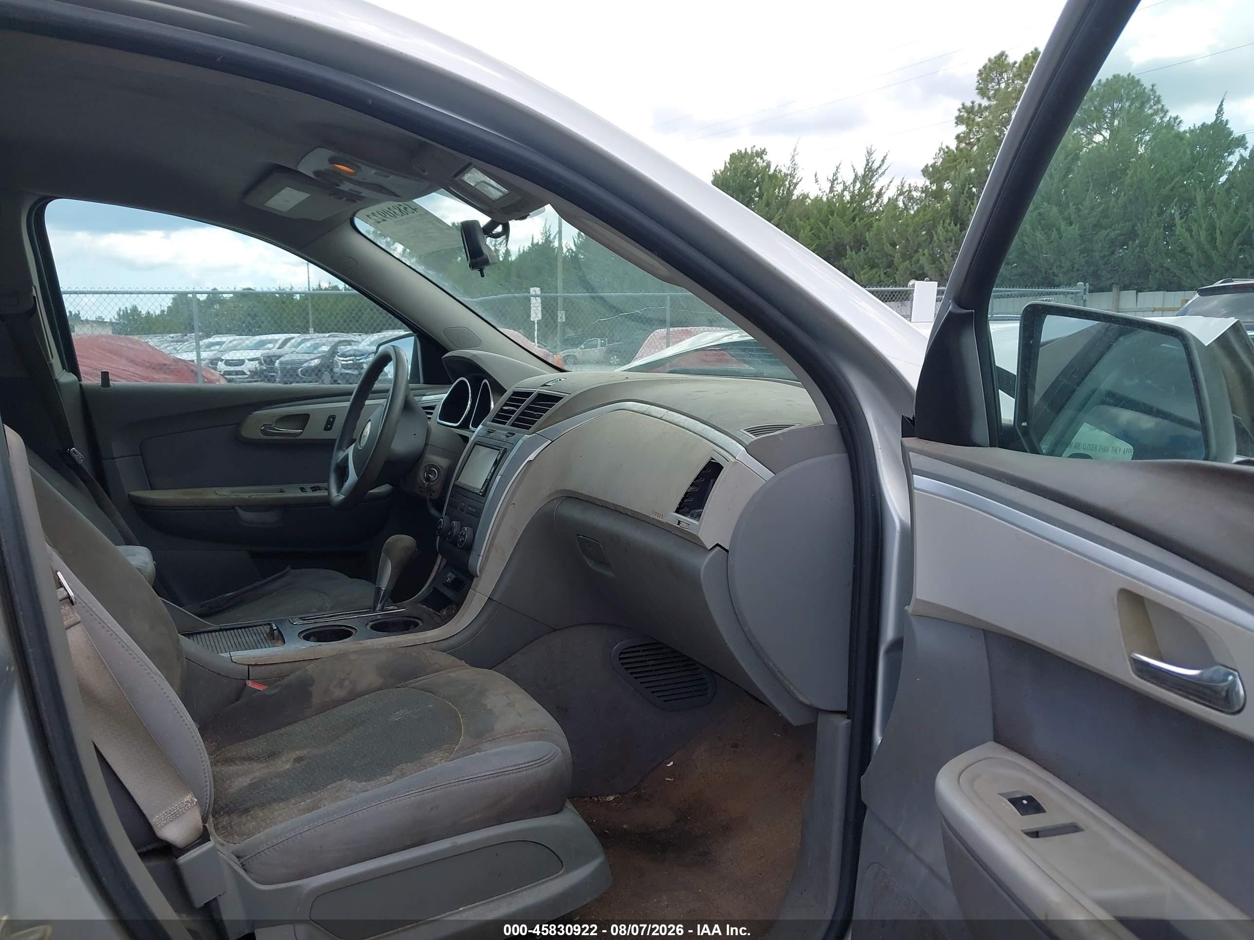 2011 Chevrolet Traverse Ls Silver vin: 1GNKREED3BJ130320