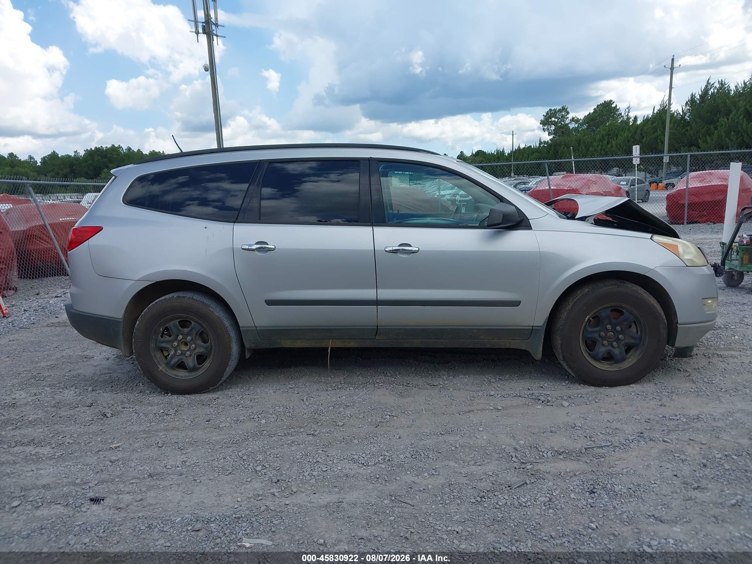2011 Chevrolet Traverse Ls Silver vin: 1GNKREED3BJ130320