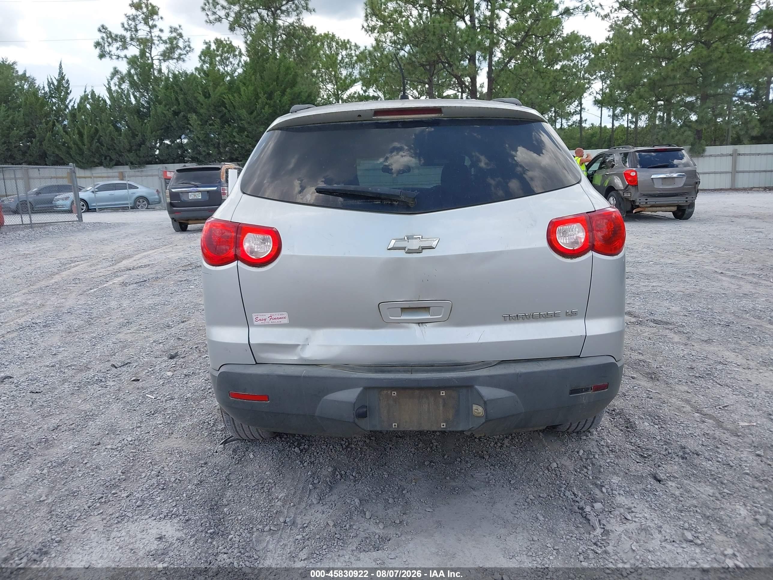 2011 Chevrolet Traverse Ls Silver vin: 1GNKREED3BJ130320