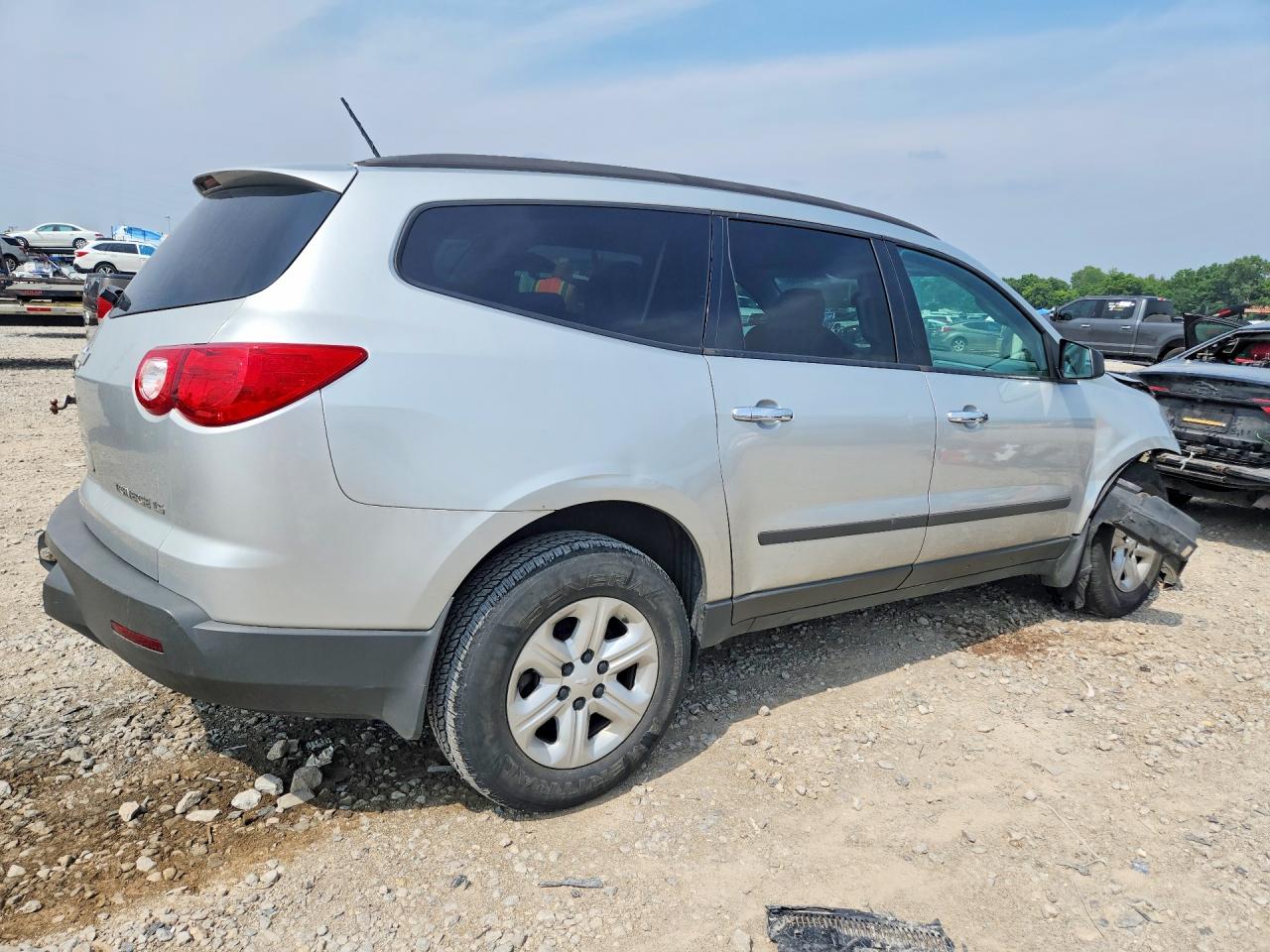 2011 Chevrolet Traverse Ls Silver vin: 1GNKREED4BJ145179