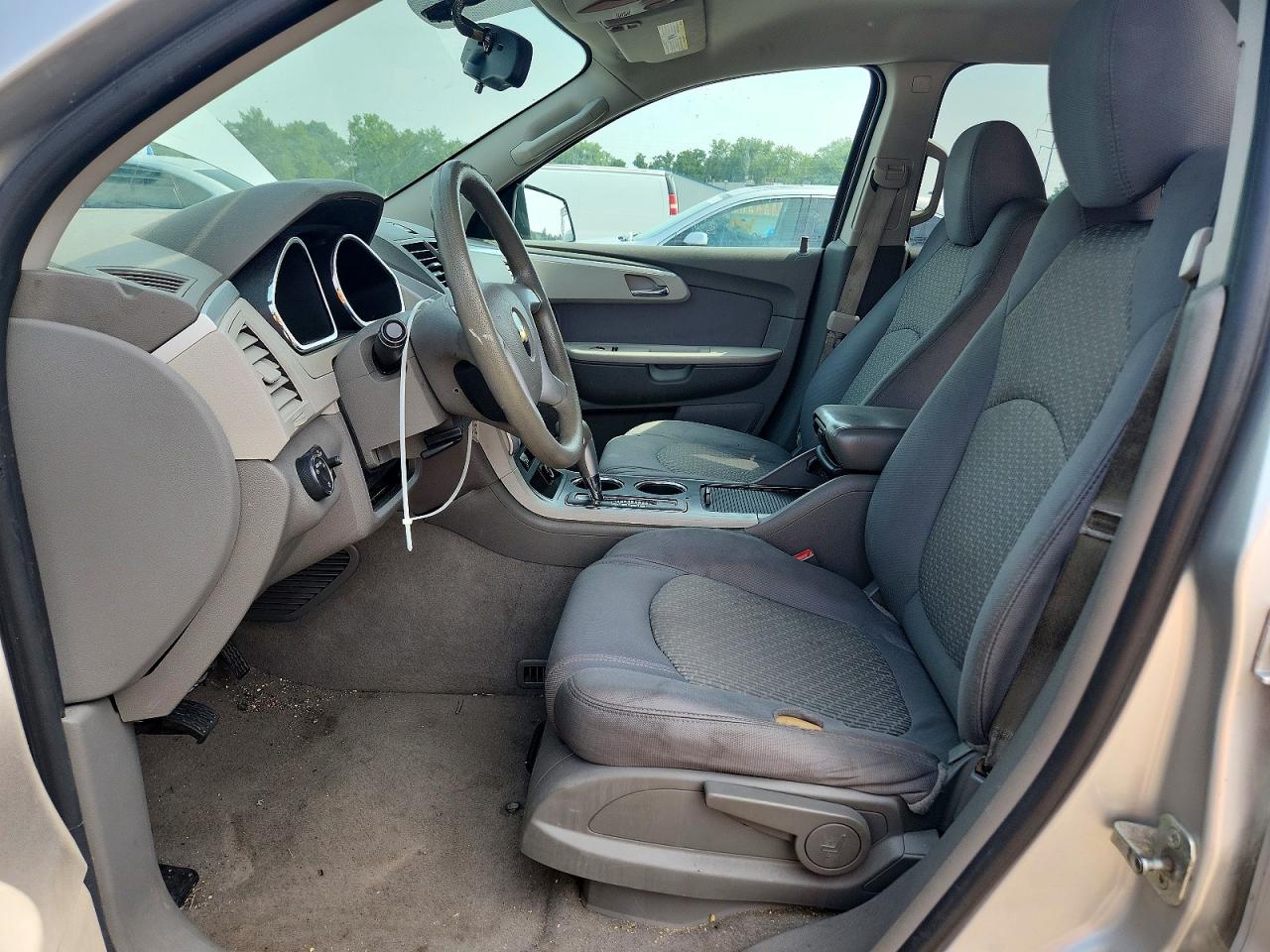2011 Chevrolet Traverse Ls Silver vin: 1GNKREED4BJ145179