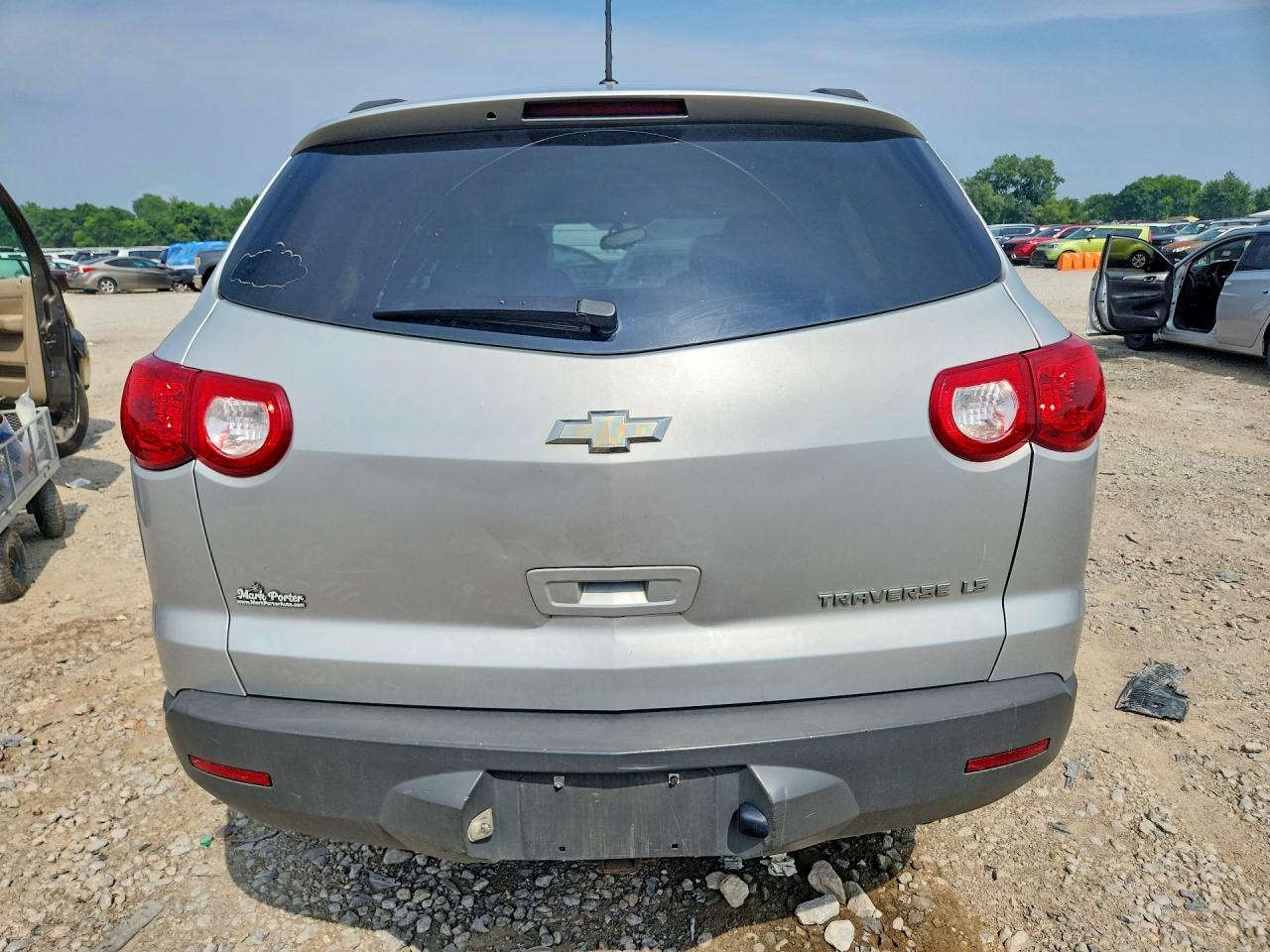 2011 Chevrolet Traverse Ls Silver vin: 1GNKREED4BJ145179