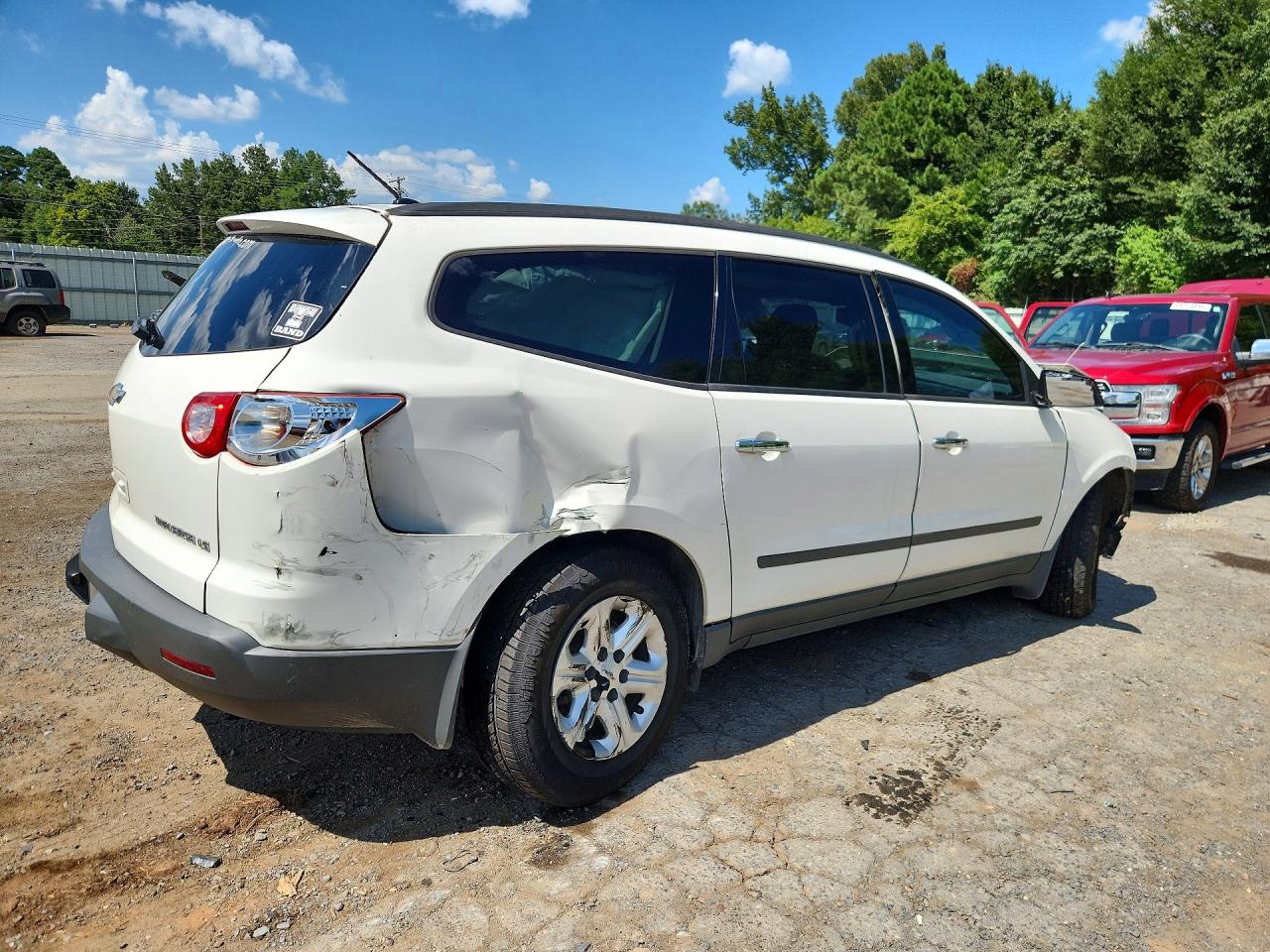 2012 Chevrolet Traverse Ls White vin: 1GNKREED5CJ407938