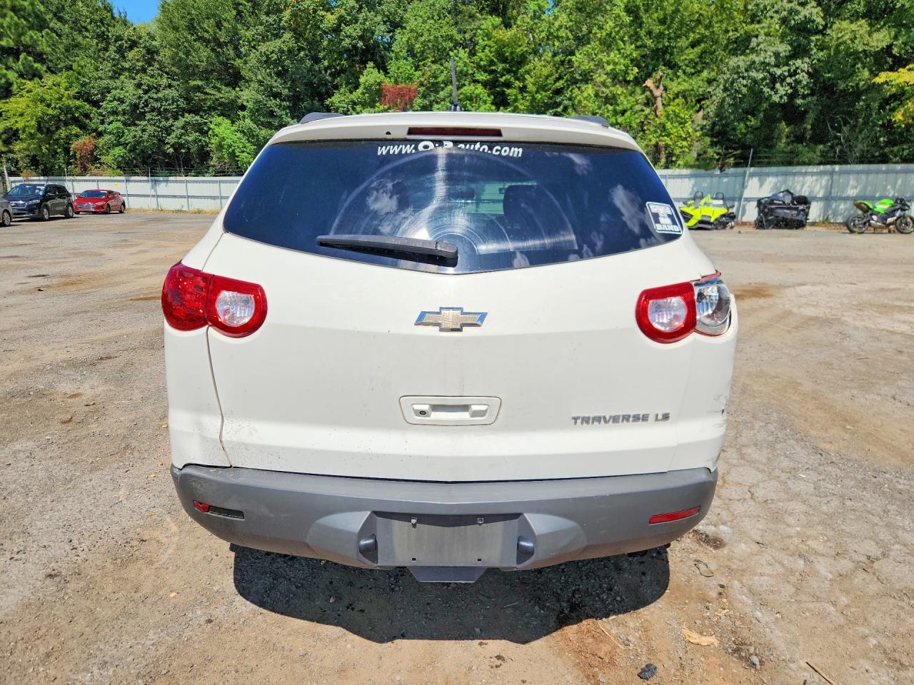 2012 Chevrolet Traverse Ls White vin: 1GNKREED5CJ407938