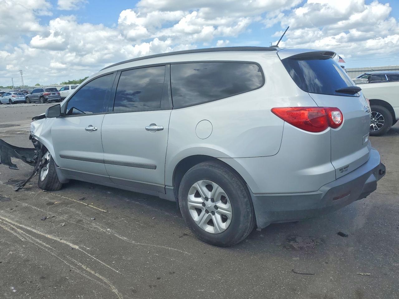 2011 Chevrolet Traverse Ls Silver vin: 1GNKREED8BJ126277