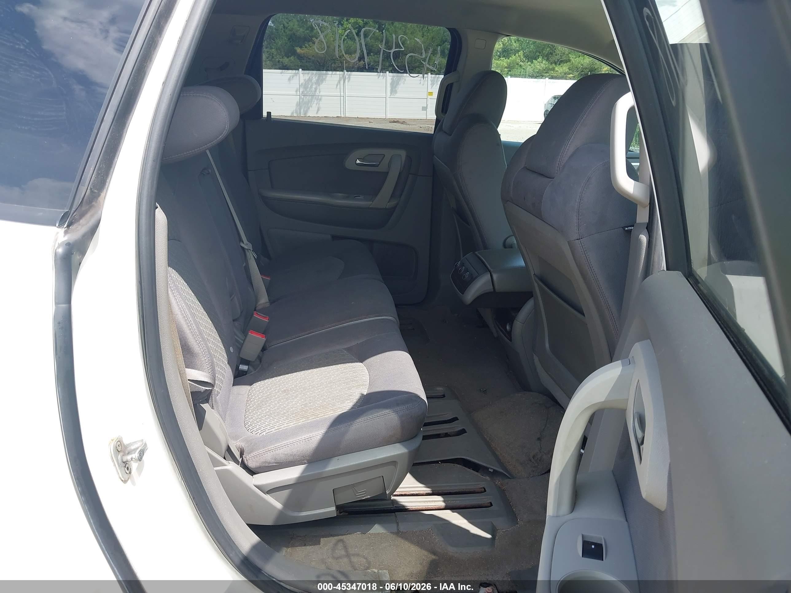 2011 Chevrolet Traverse Ls White vin: 1GNKREED8BJ199231