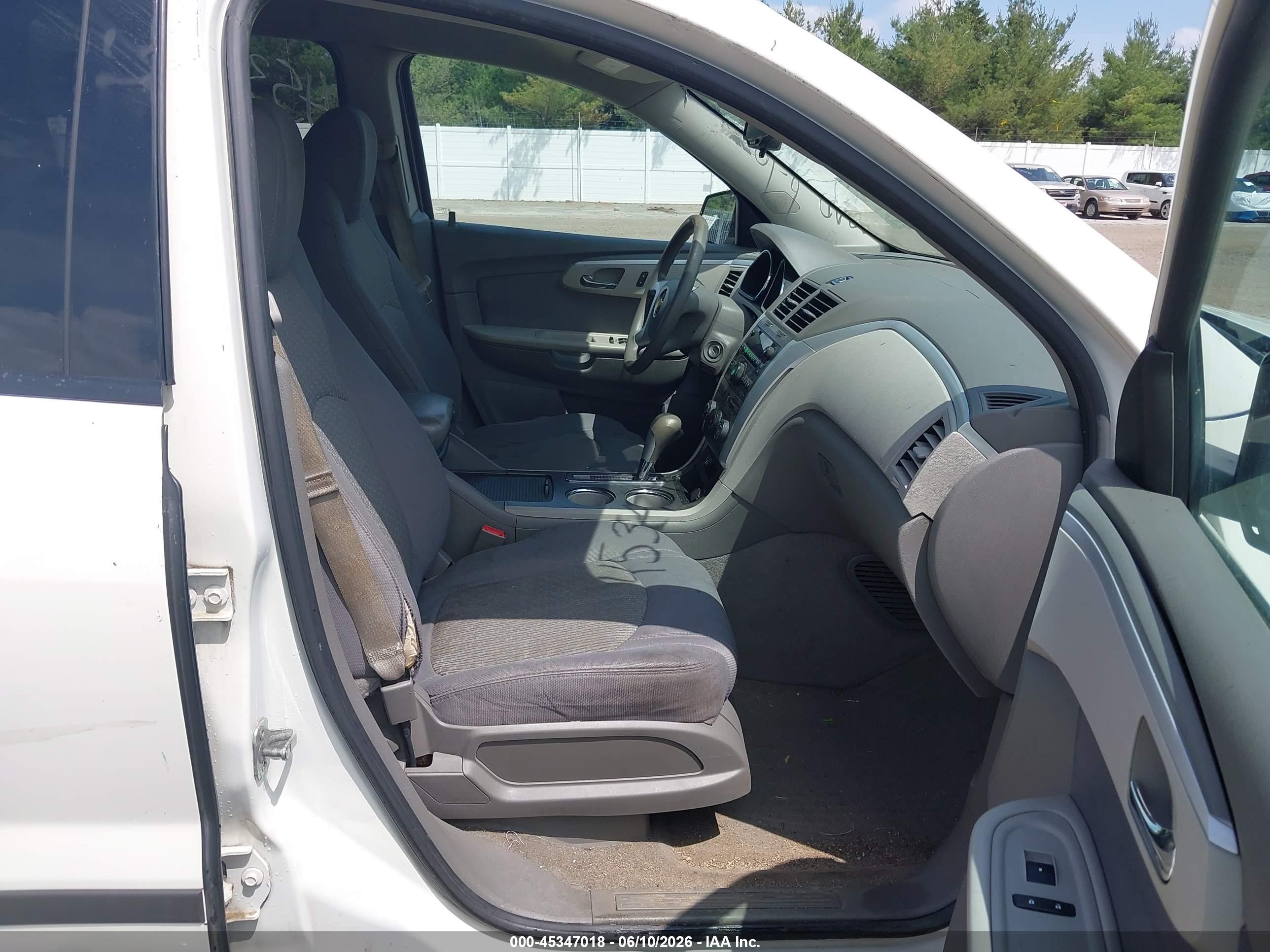 2011 Chevrolet Traverse Ls White vin: 1GNKREED8BJ199231