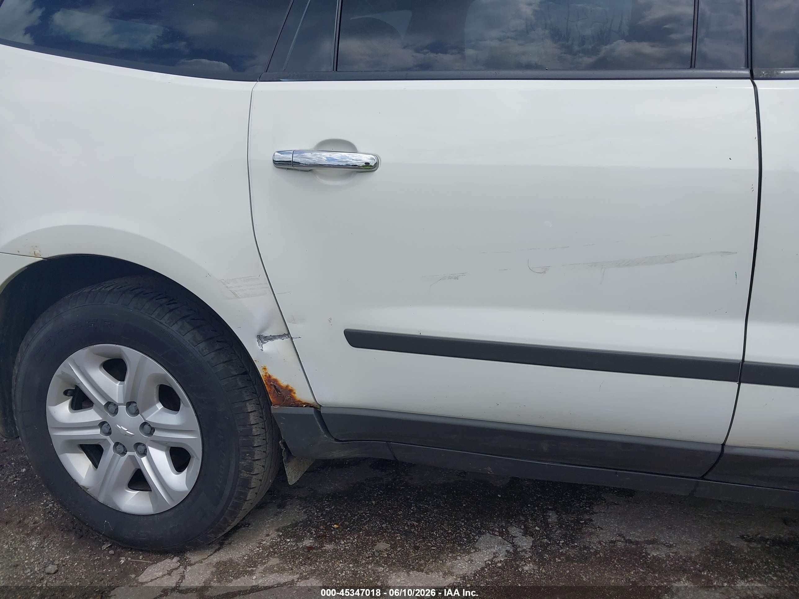 2011 Chevrolet Traverse Ls White vin: 1GNKREED8BJ199231