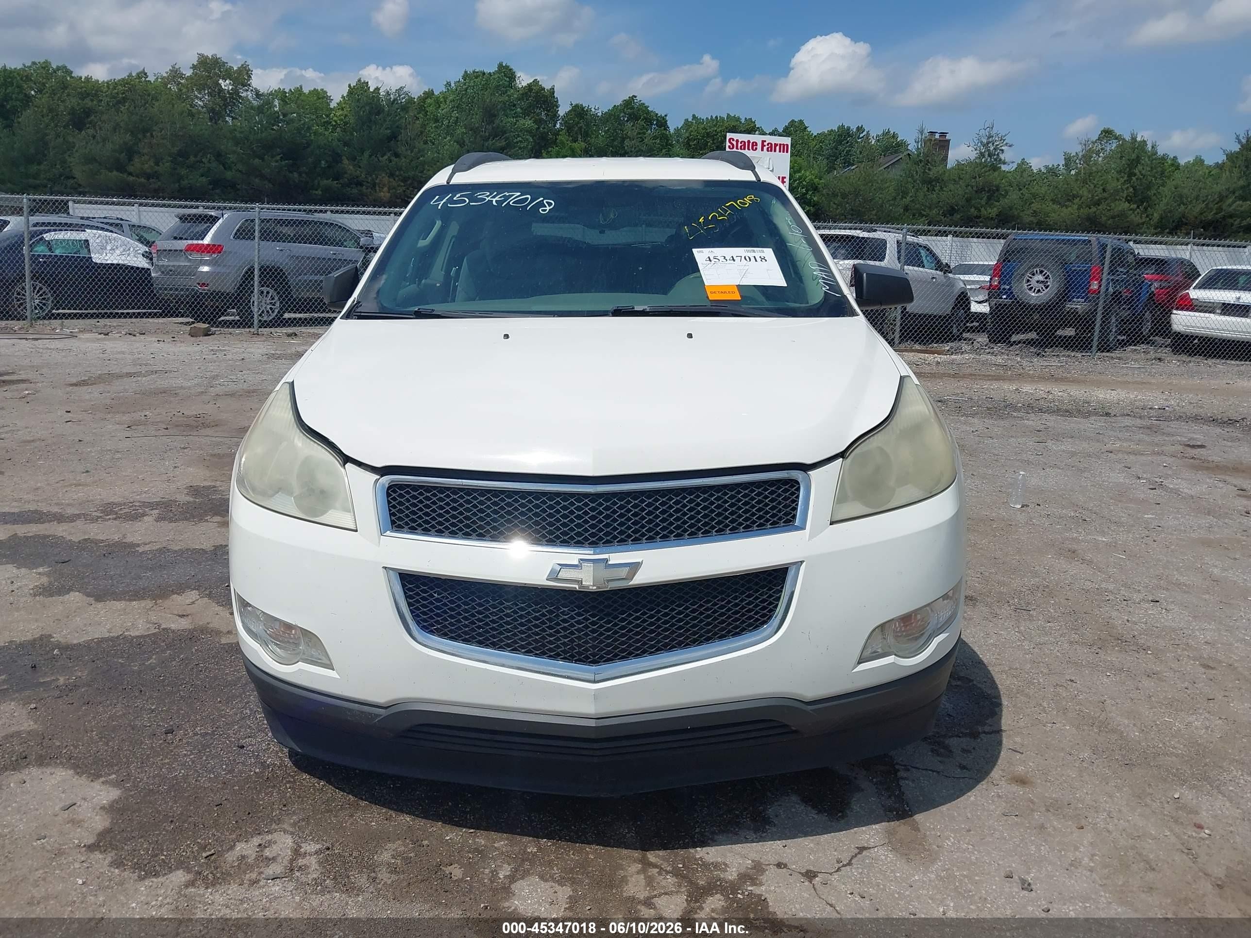 2011 Chevrolet Traverse Ls White vin: 1GNKREED8BJ199231