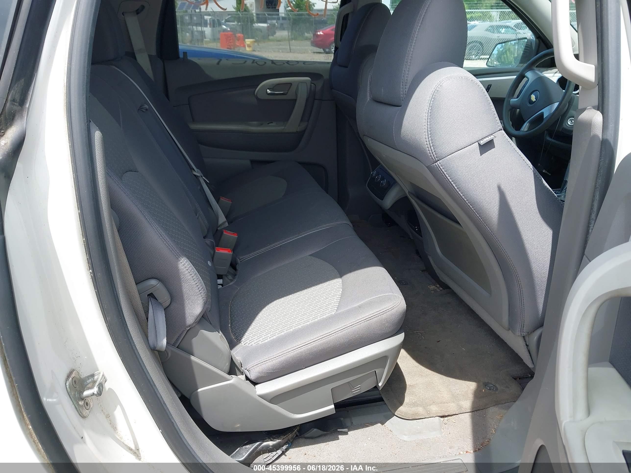 2011 Chevrolet Traverse Ls White vin: 1GNKREED9BJ158333