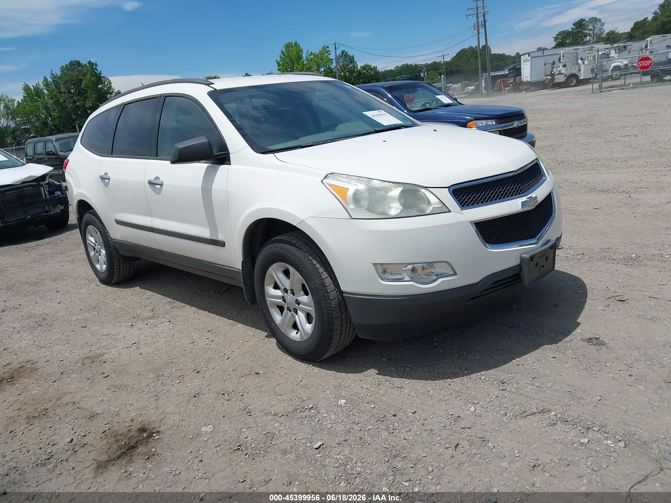 2011 Chevrolet Traverse Ls White vin: 1GNKREED9BJ158333