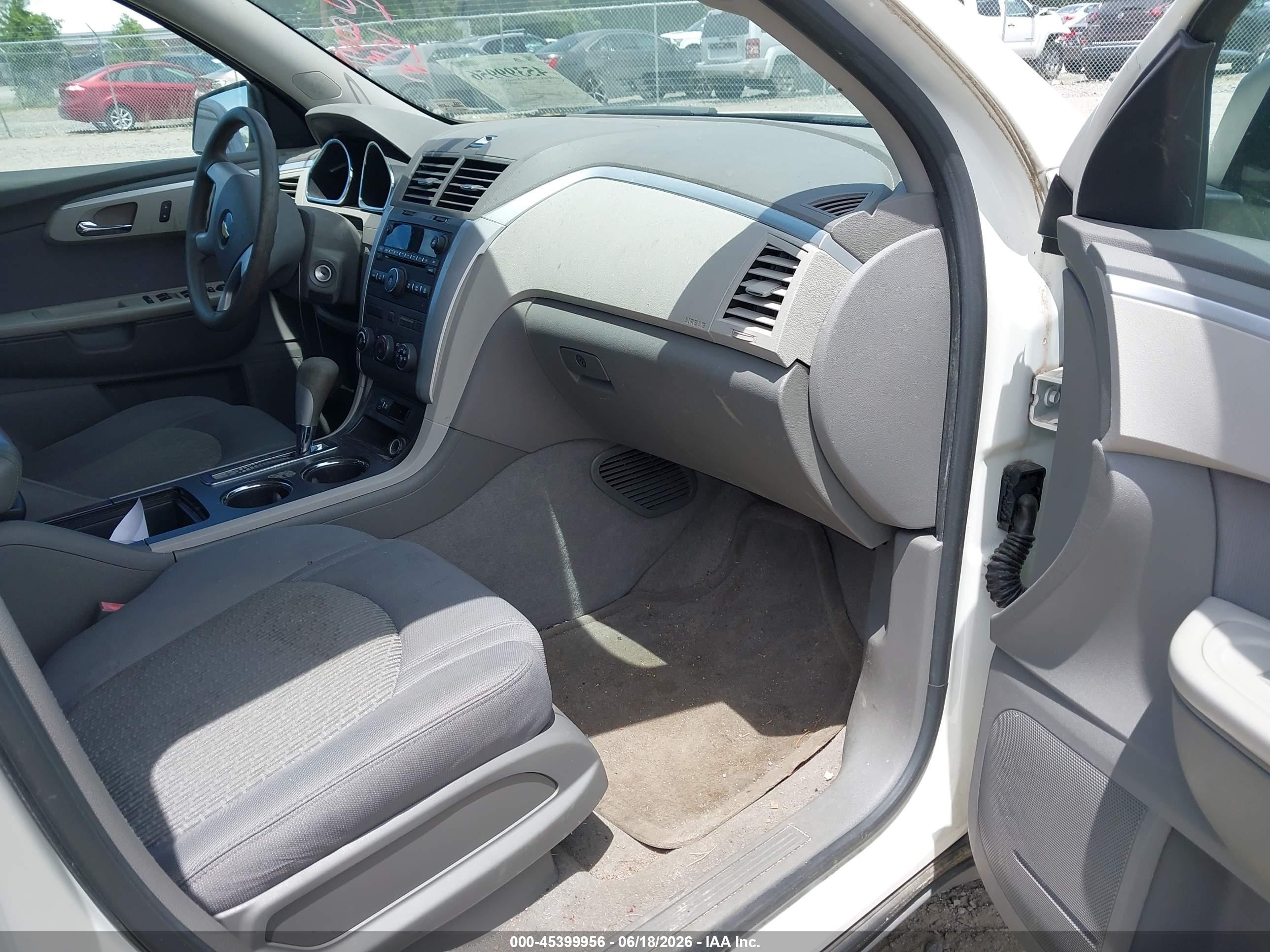 2011 Chevrolet Traverse Ls White vin: 1GNKREED9BJ158333