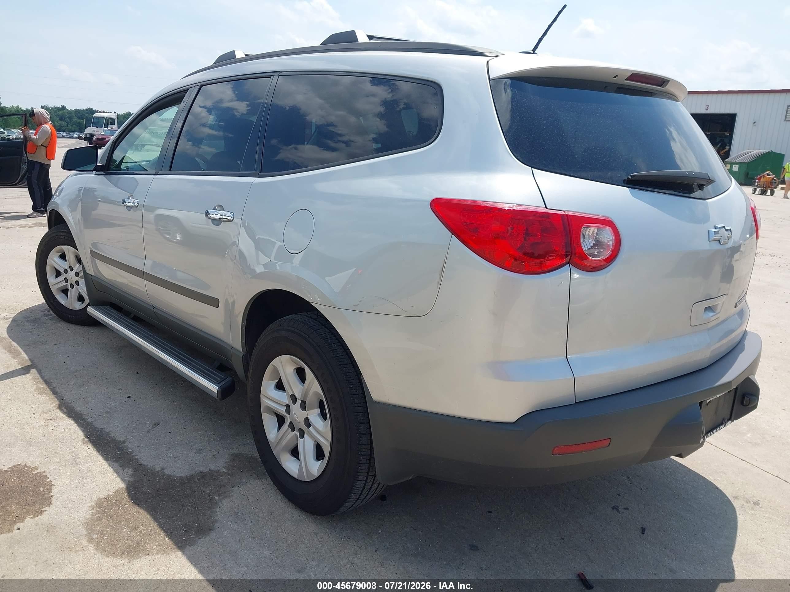 2012 Chevrolet Traverse Ls Silver vin: 1GNKREED9CJ409675