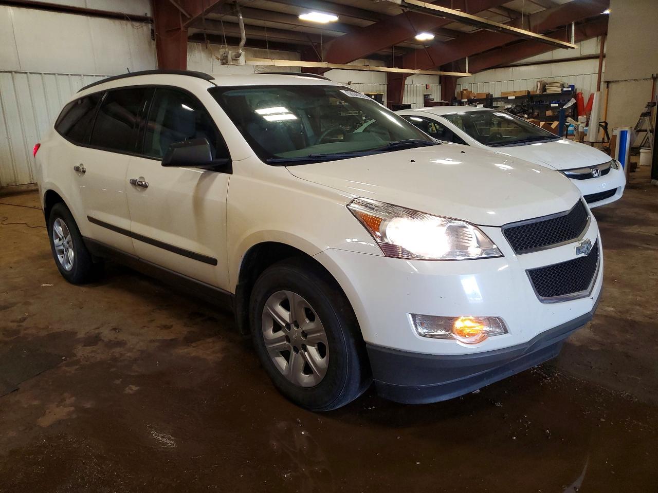 2012 Chevrolet Traverse Ls Cream vin: 1GNKREEDXCJ374502