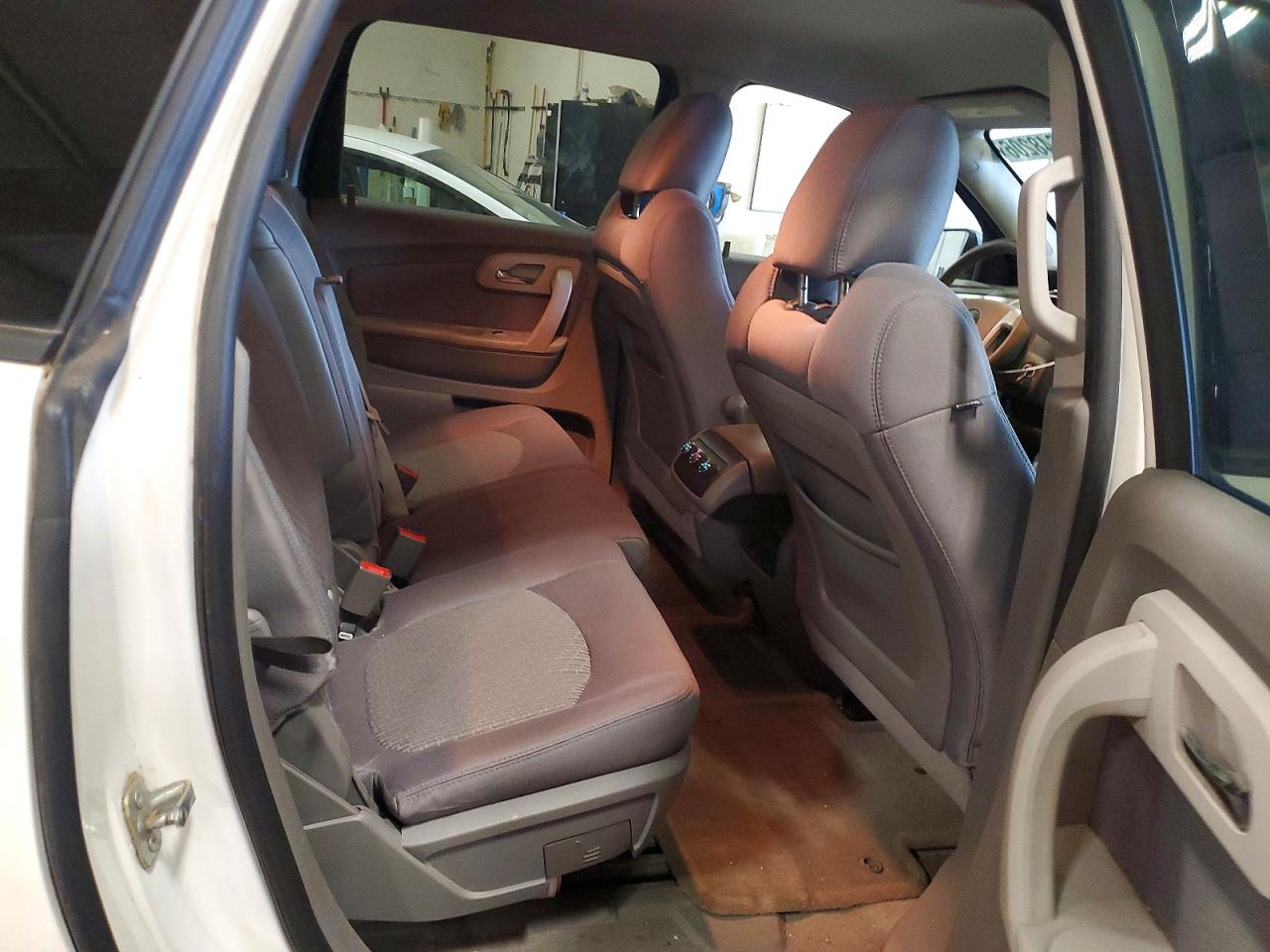 2012 Chevrolet Traverse Ls Cream vin: 1GNKREEDXCJ374502