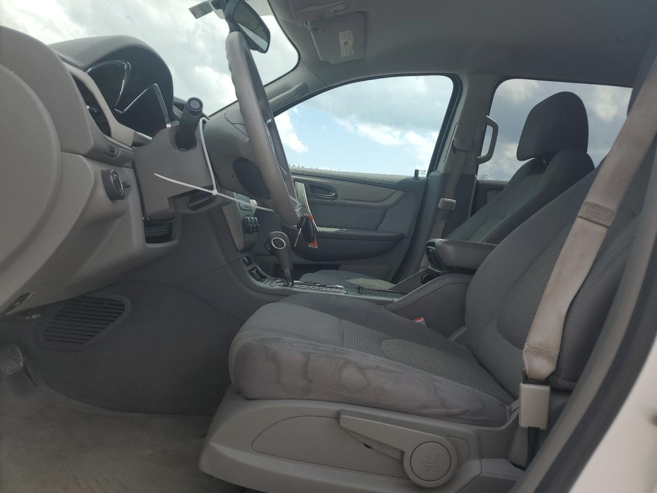 2015 Chevrolet Traverse Ls Silver vin: 1GNKRFED0FJ174271