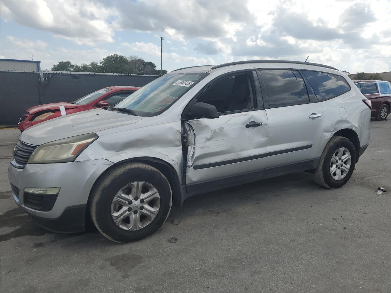 2015 Chevrolet Traverse Ls Silver vin: 1GNKRFED0FJ174271
