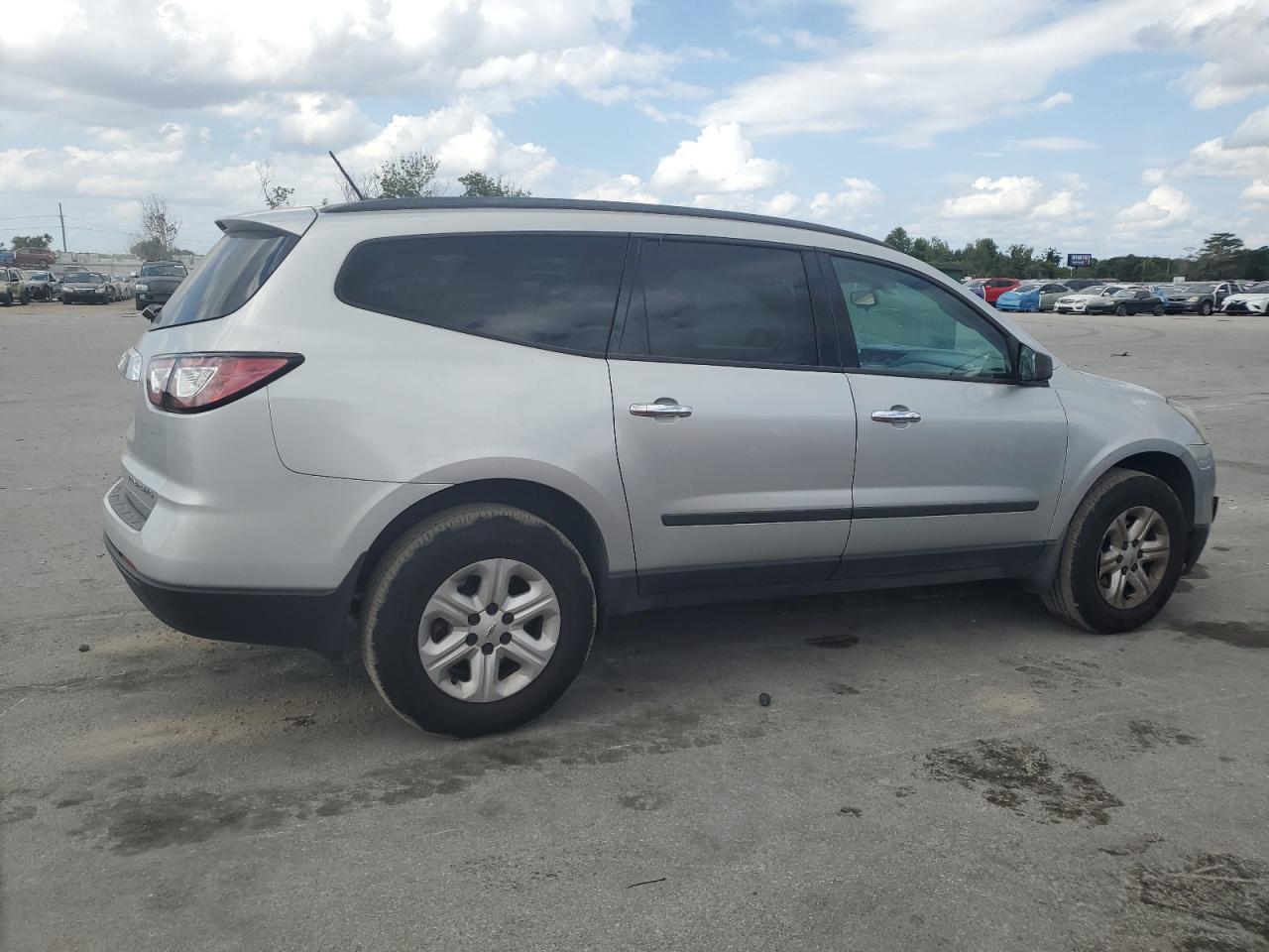 2015 Chevrolet Traverse Ls Silver vin: 1GNKRFED0FJ174271
