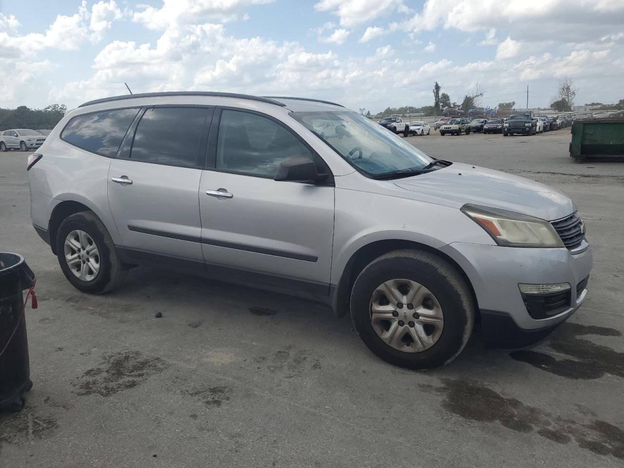 2015 Chevrolet Traverse Ls Silver vin: 1GNKRFED0FJ174271