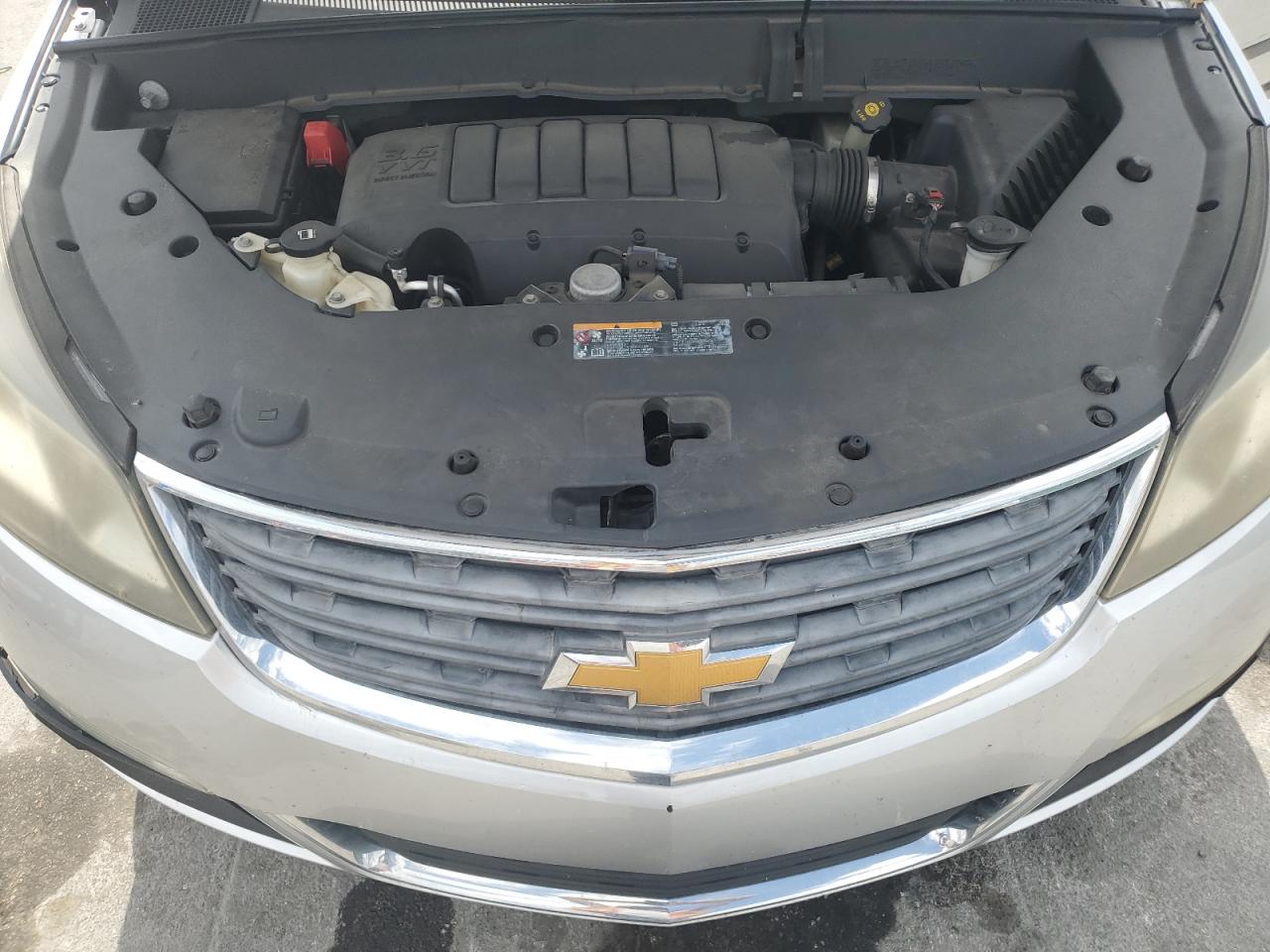2015 Chevrolet Traverse Ls Silver vin: 1GNKRFED0FJ174271