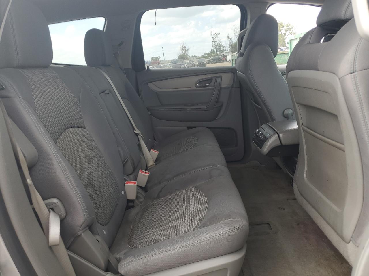 2015 Chevrolet Traverse Ls Silver vin: 1GNKRFED0FJ174271