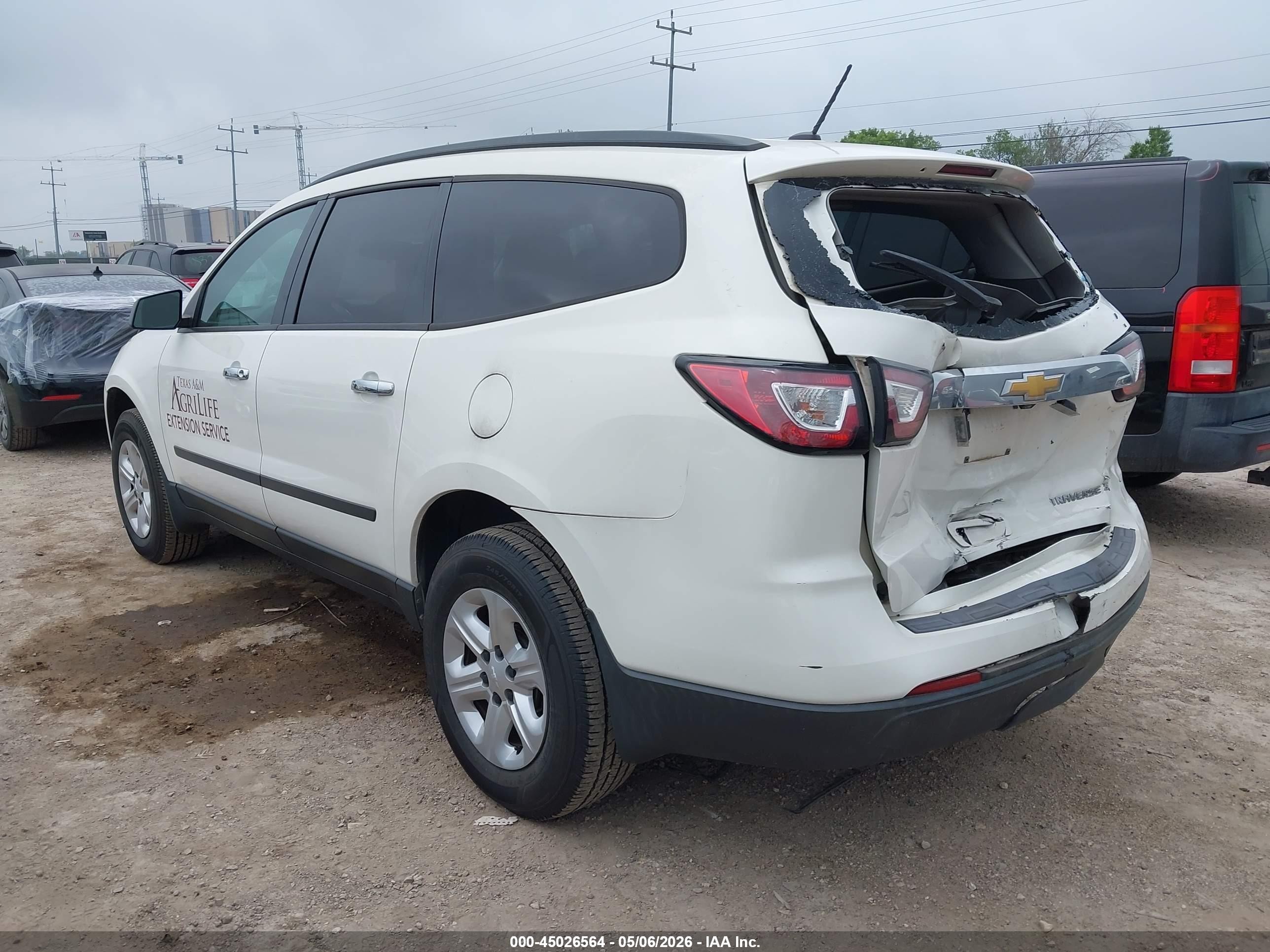 2015 Chevrolet Traverse Ls White vin: 1GNKRFED0FJ331569