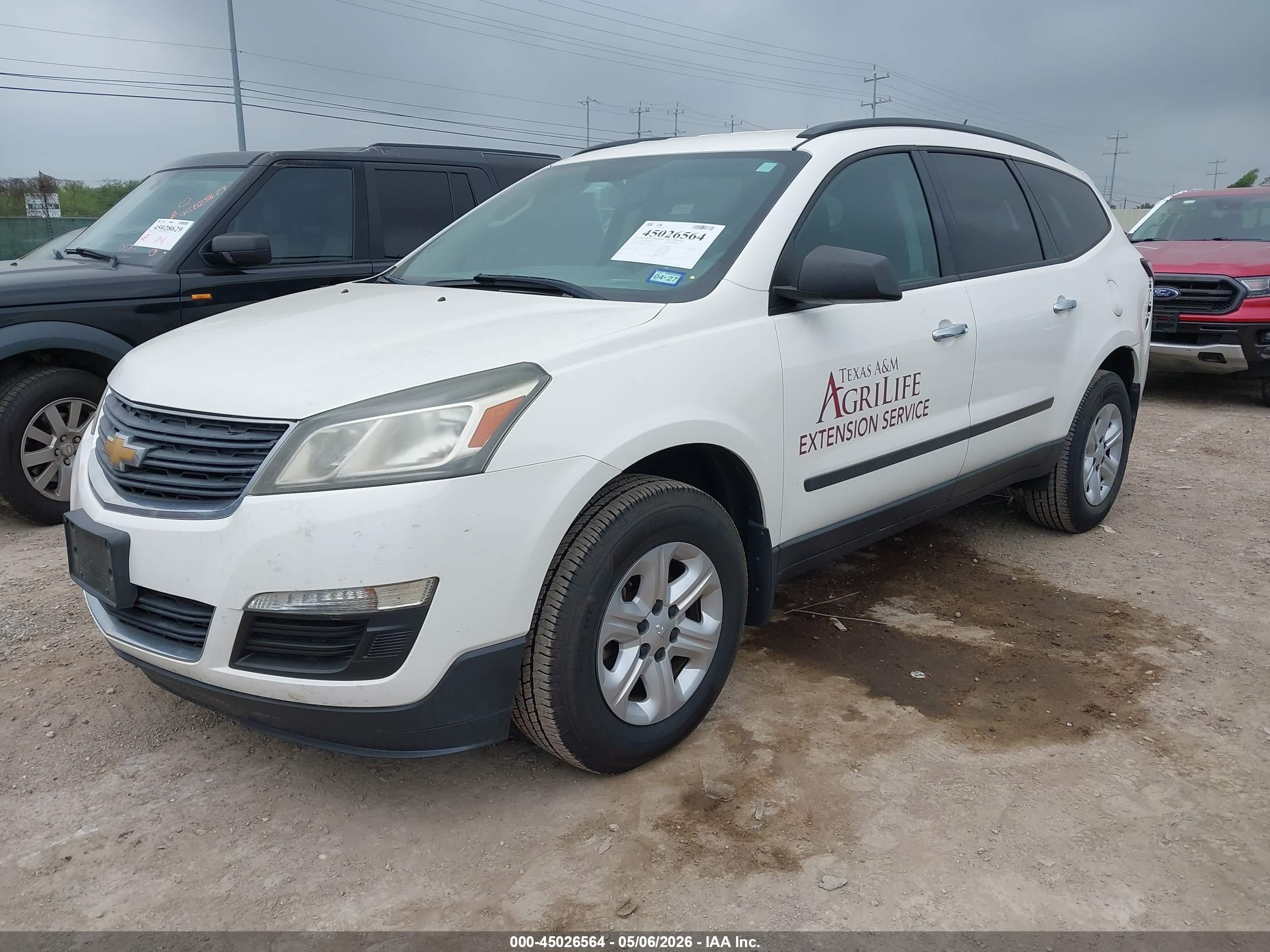 2015 Chevrolet Traverse Ls White vin: 1GNKRFED0FJ331569