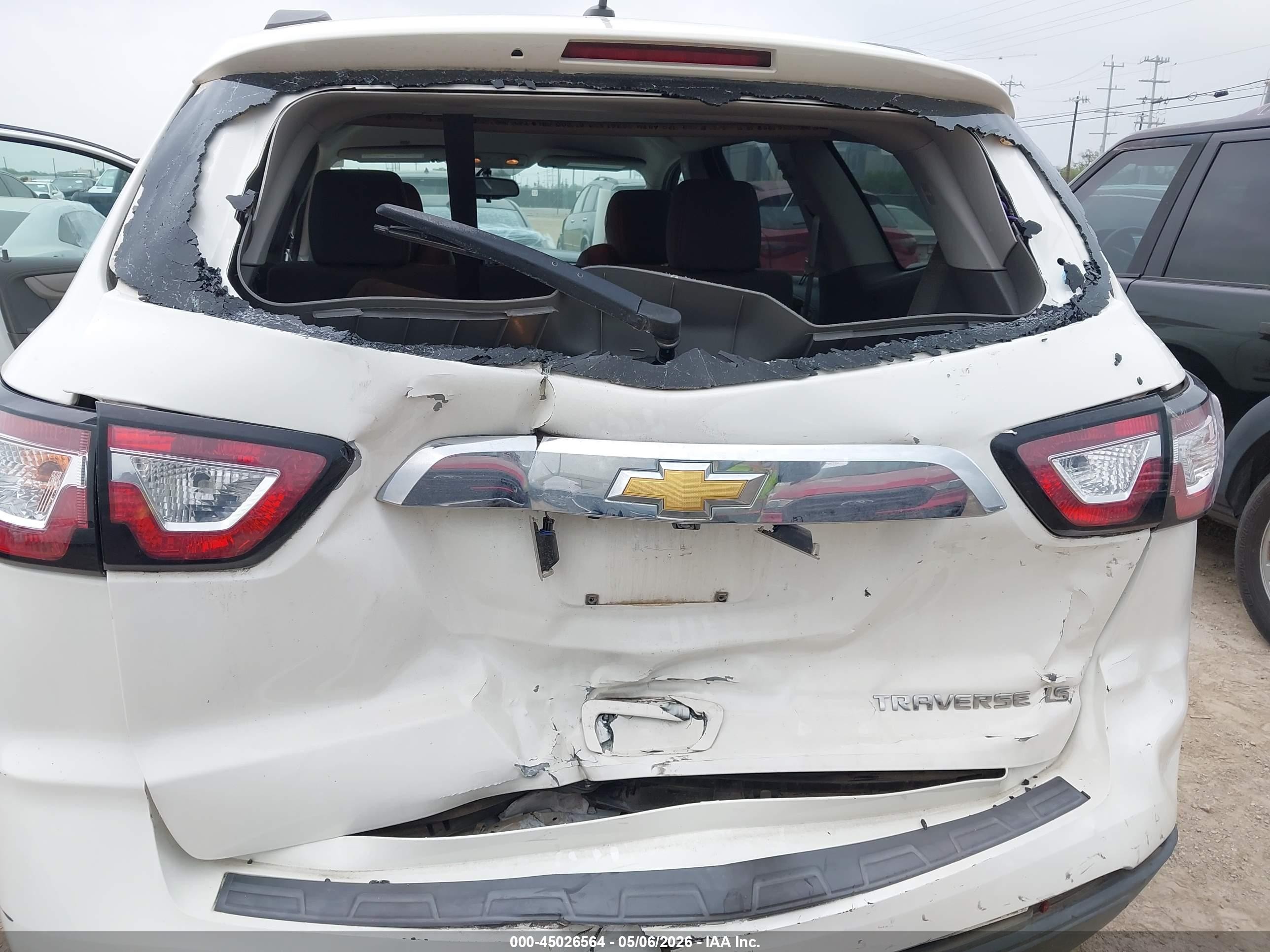 2015 Chevrolet Traverse Ls White vin: 1GNKRFED0FJ331569