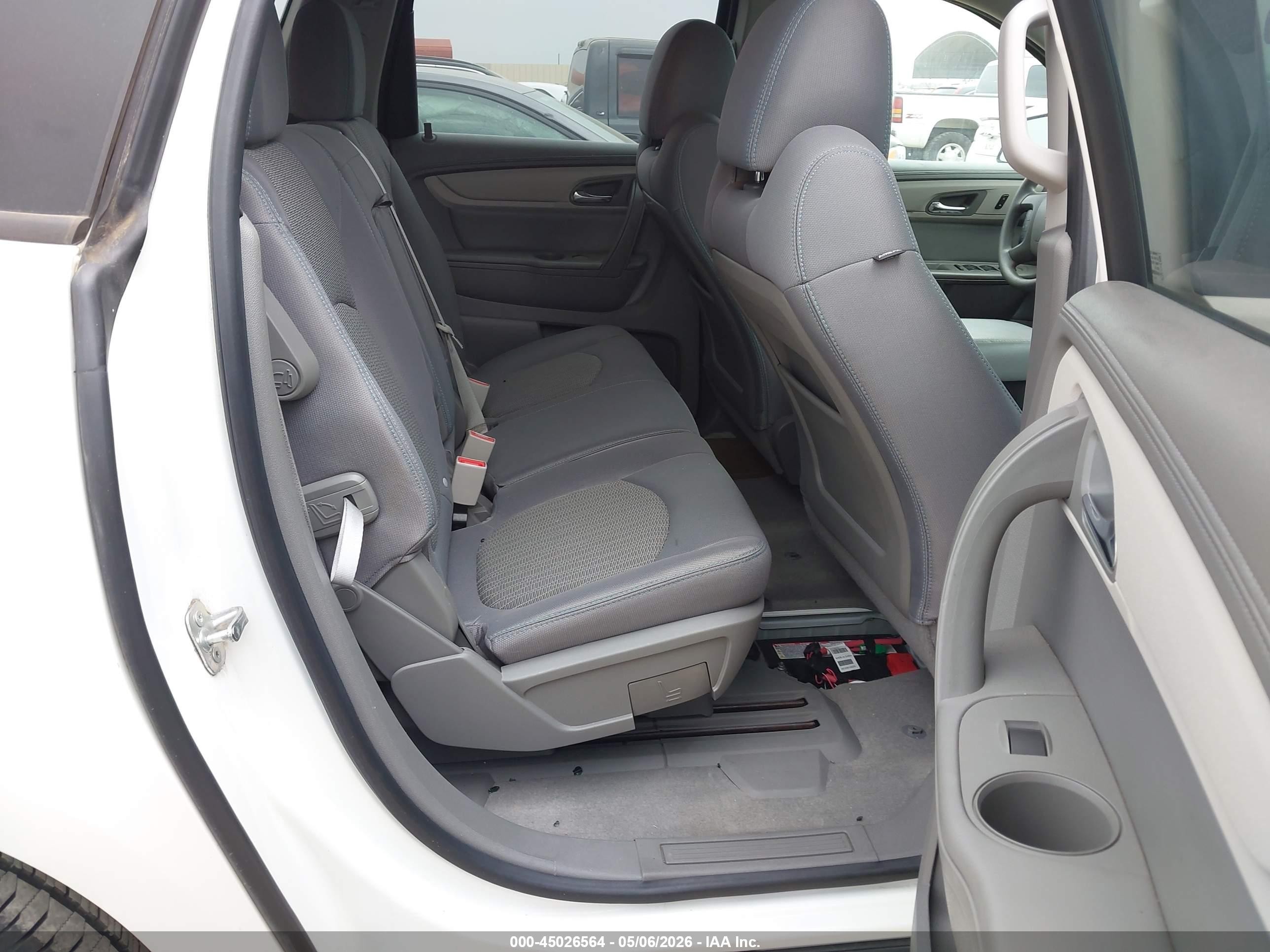 2015 Chevrolet Traverse Ls White vin: 1GNKRFED0FJ331569