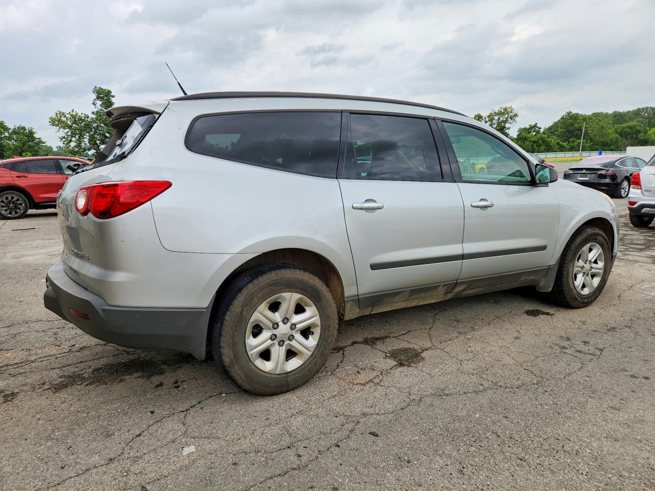 2012 Chevrolet Traverse Ls Silver vin: 1GNKRFED2CJ375391