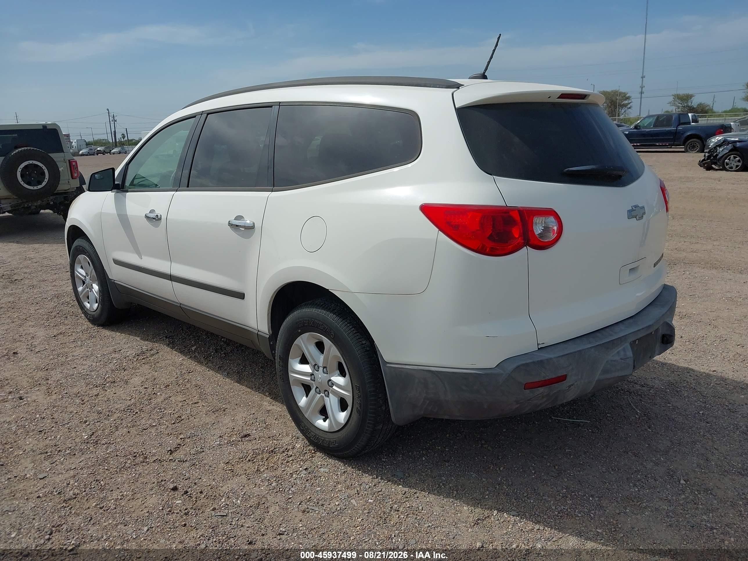2012 Chevrolet Traverse Ls White vin: 1GNKRFED2CJ378341