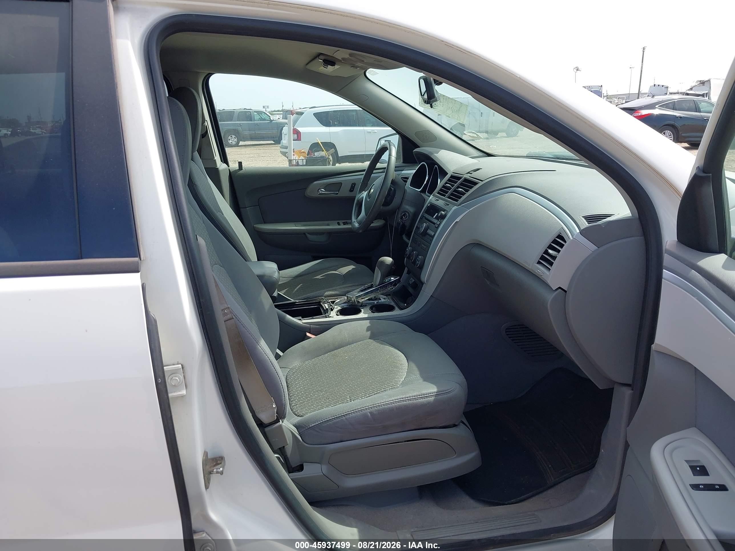 2012 Chevrolet Traverse Ls White vin: 1GNKRFED2CJ378341