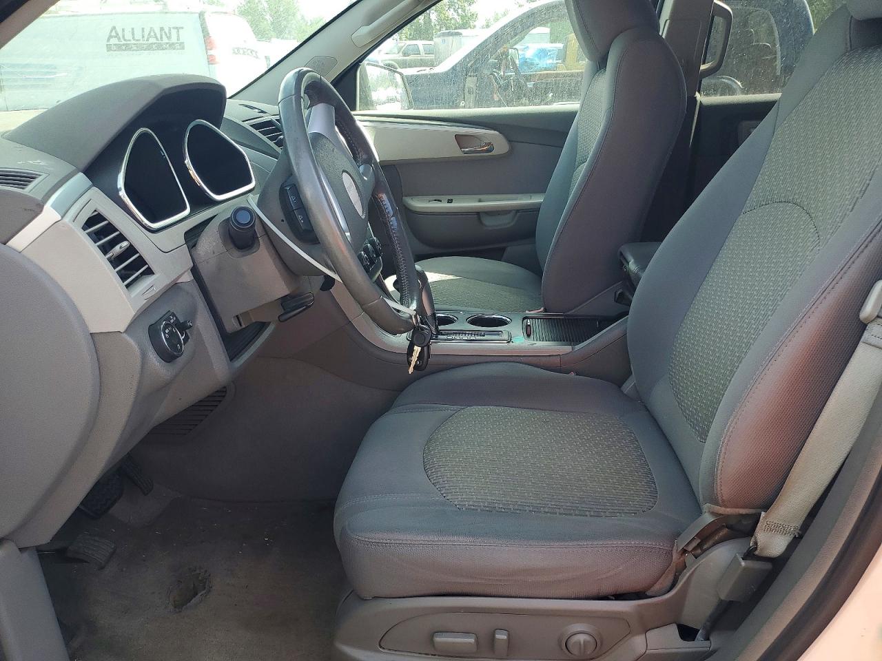 2012 Chevrolet Traverse Ls White vin: 1GNKRFED2CJ423746