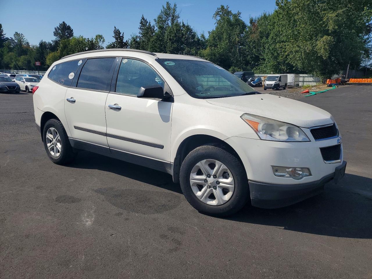 2012 Chevrolet Traverse Ls White vin: 1GNKRFED2CJ423746