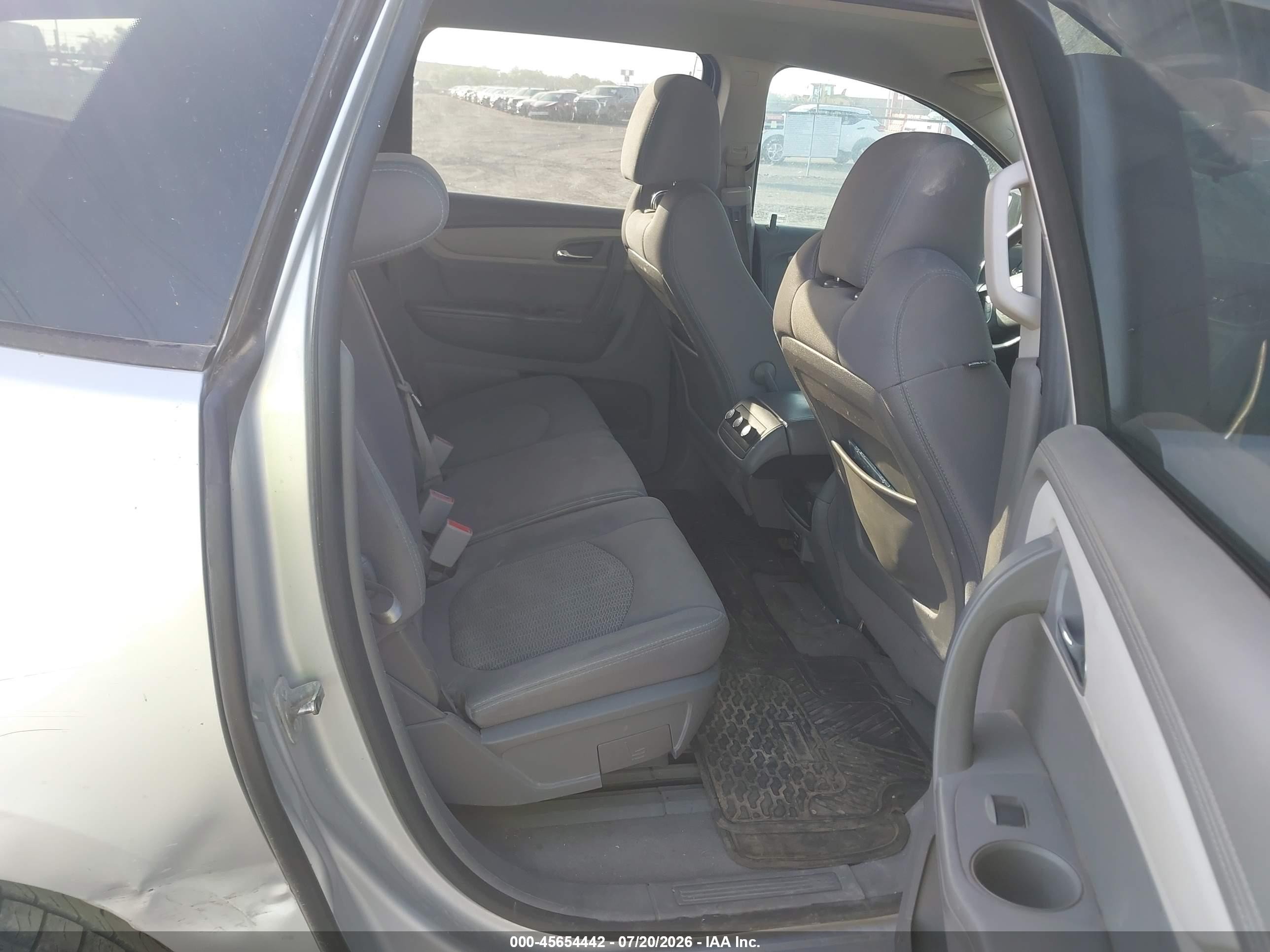 2014 Chevrolet Traverse Ls Серебряный vin: 1GNKRFED2EJ260129