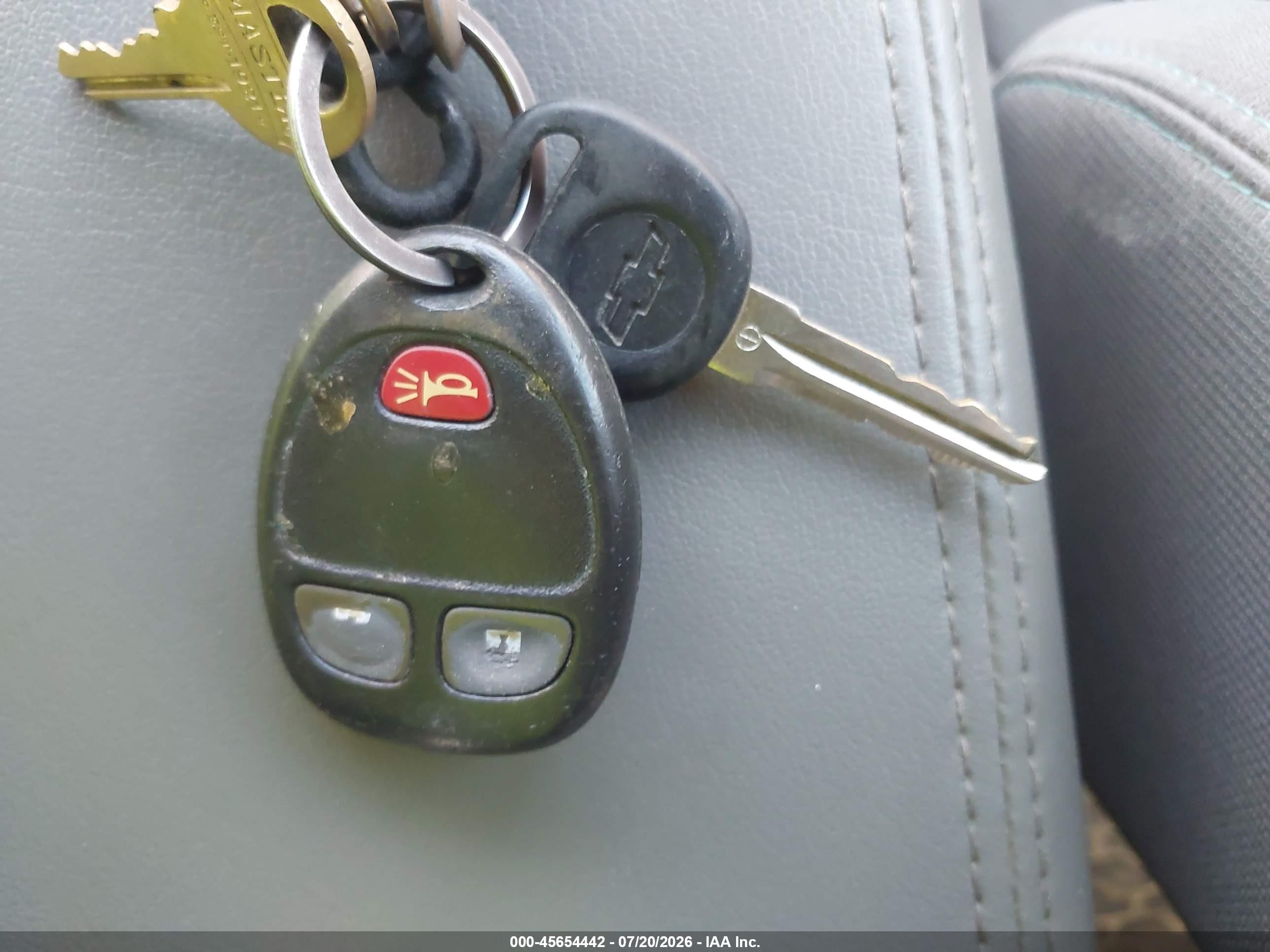 2014 Chevrolet Traverse Ls Серебряный vin: 1GNKRFED2EJ260129
