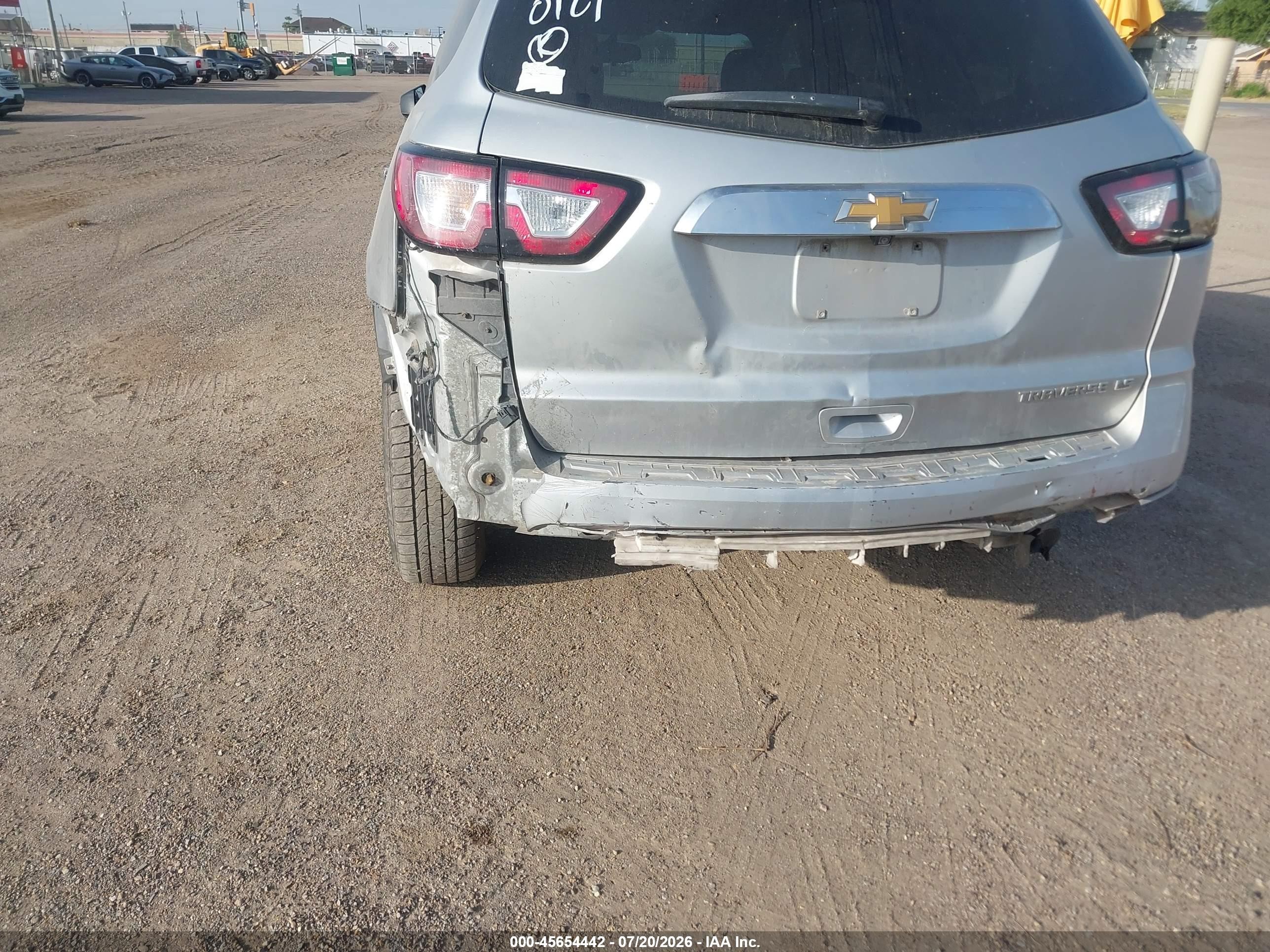 2014 Chevrolet Traverse Ls Серебряный vin: 1GNKRFED2EJ260129
