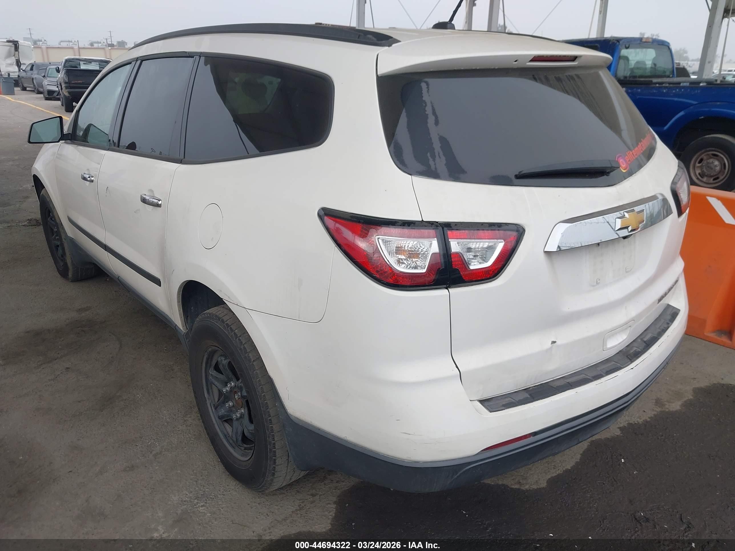 2015 Chevrolet Traverse Ls Белый vin: 1GNKRFED2FJ134922