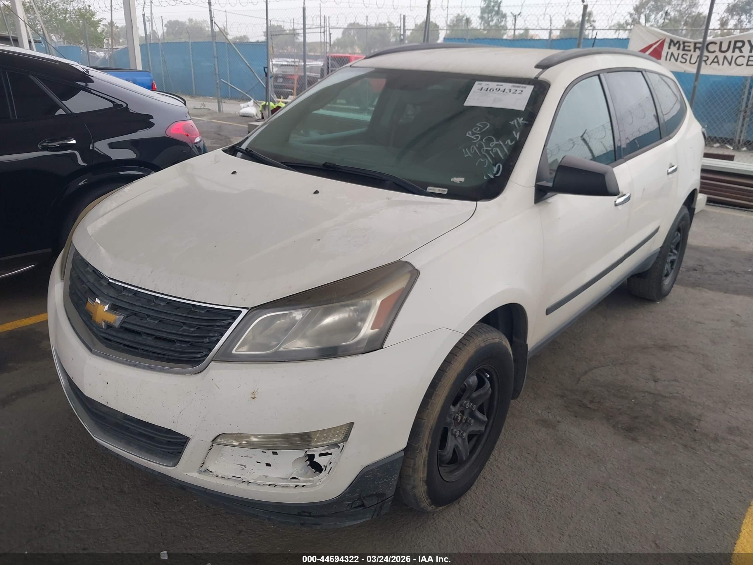 2015 Chevrolet Traverse Ls Белый vin: 1GNKRFED2FJ134922