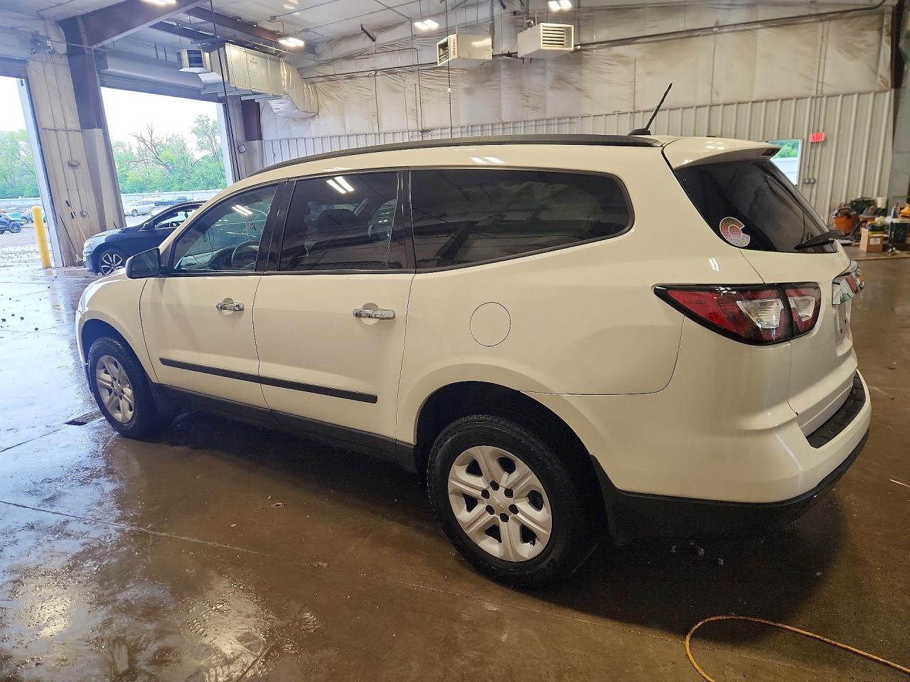 2015 Chevrolet Traverse Ls Белый vin: 1GNKRFED2FJ160467